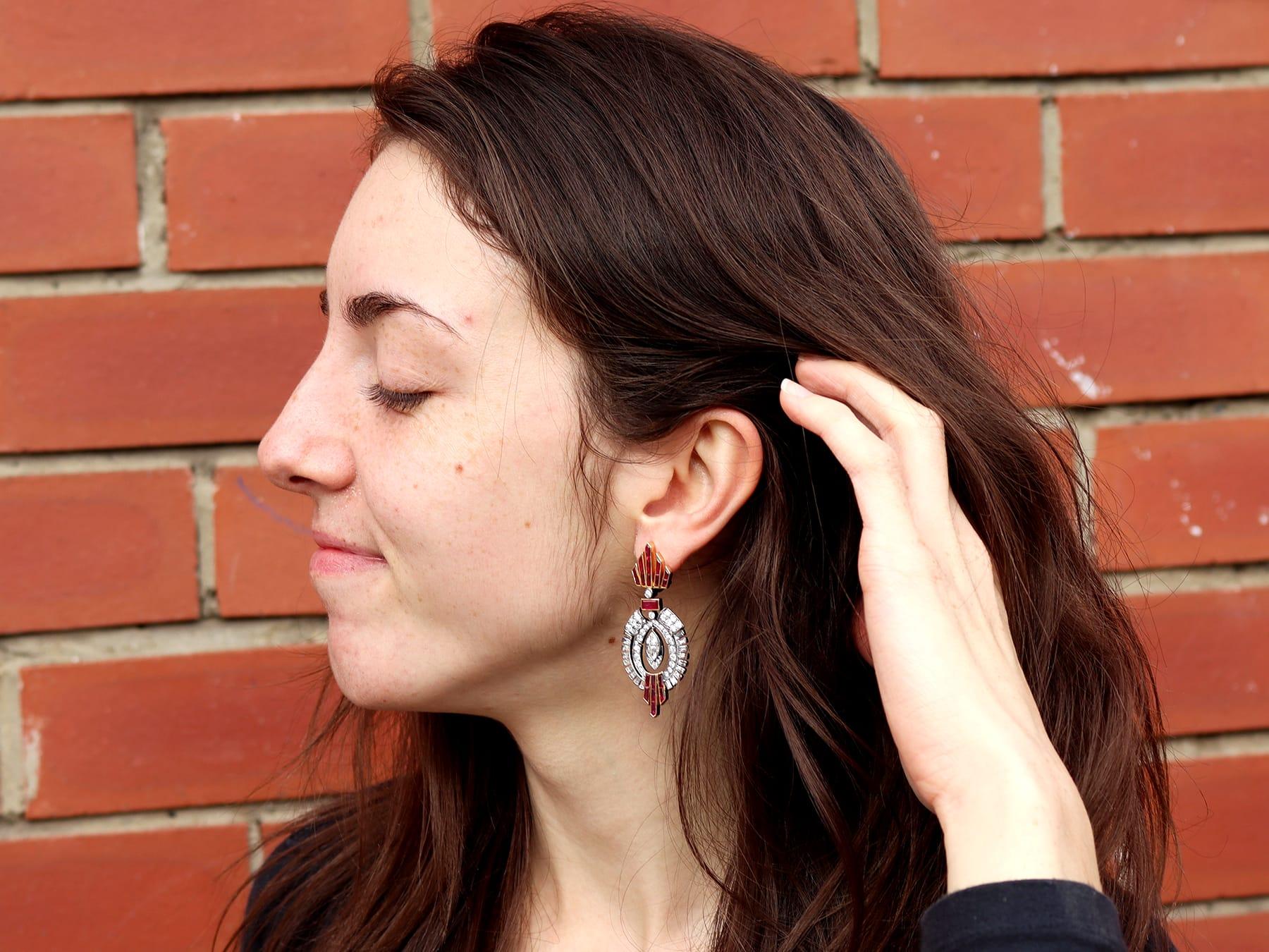 Orecchini a goccia in oro giallo 18k con rubino del Mozambico da 5,10 carati e diamante da 5,38 carati in vendita 11