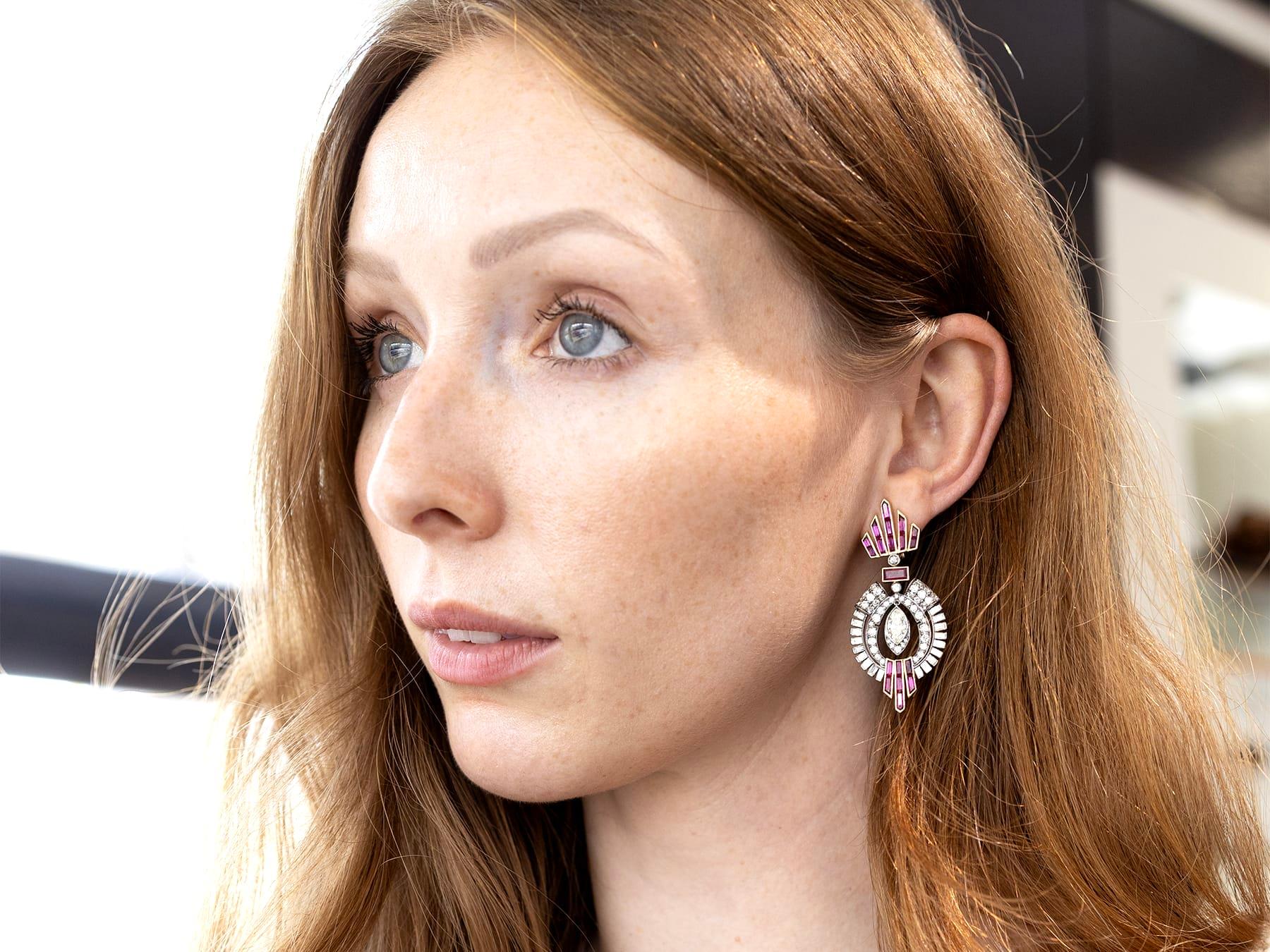 Taglio marquise Orecchini a goccia in oro giallo 18k con rubino del Mozambico da 5,10 carati e diamante da 5,38 carati in vendita