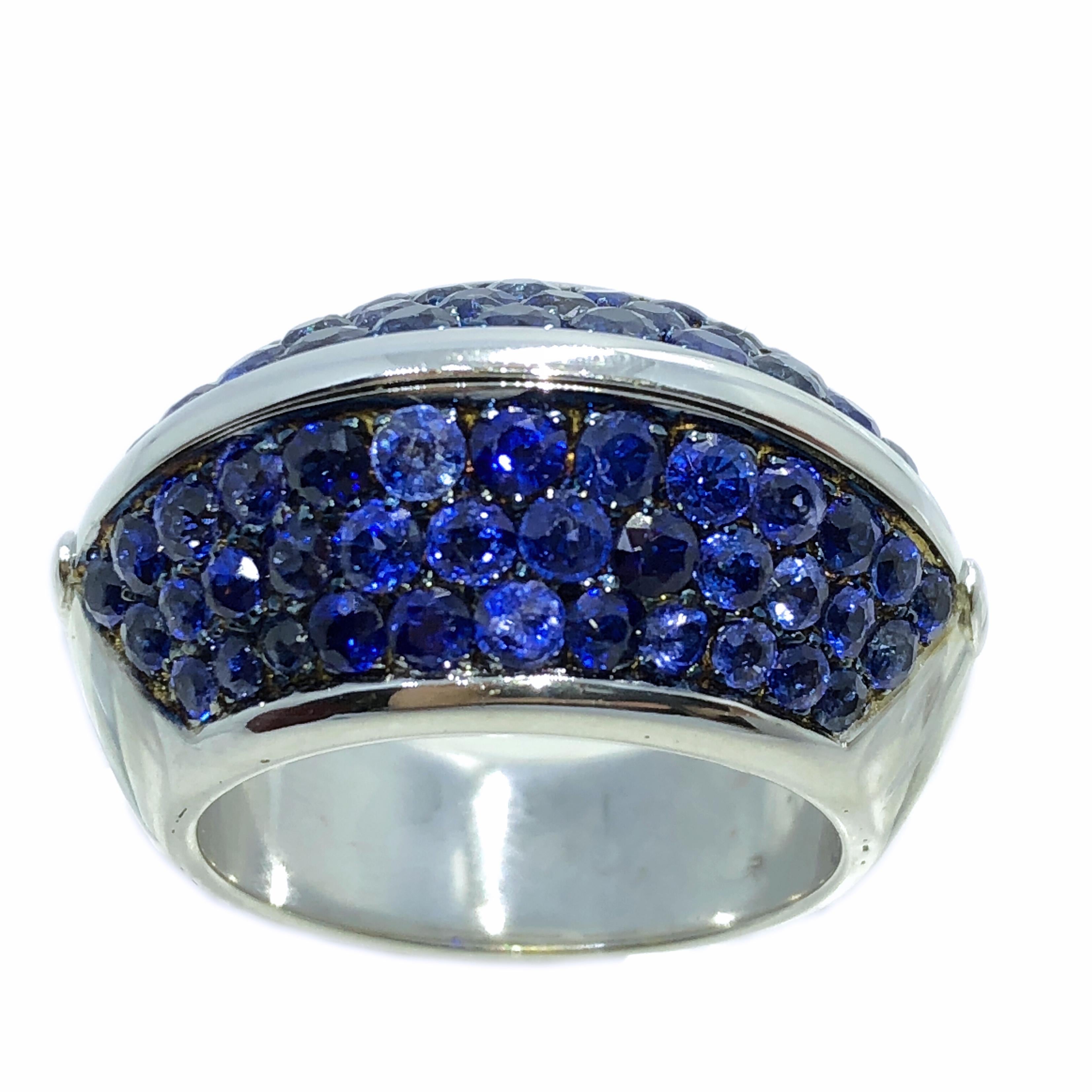 Berca 5.10Kt Natural Blue Sapphire Black White Gold Pyramid Shaped Cocktail Ring In New Condition For Sale In Valenza, IT