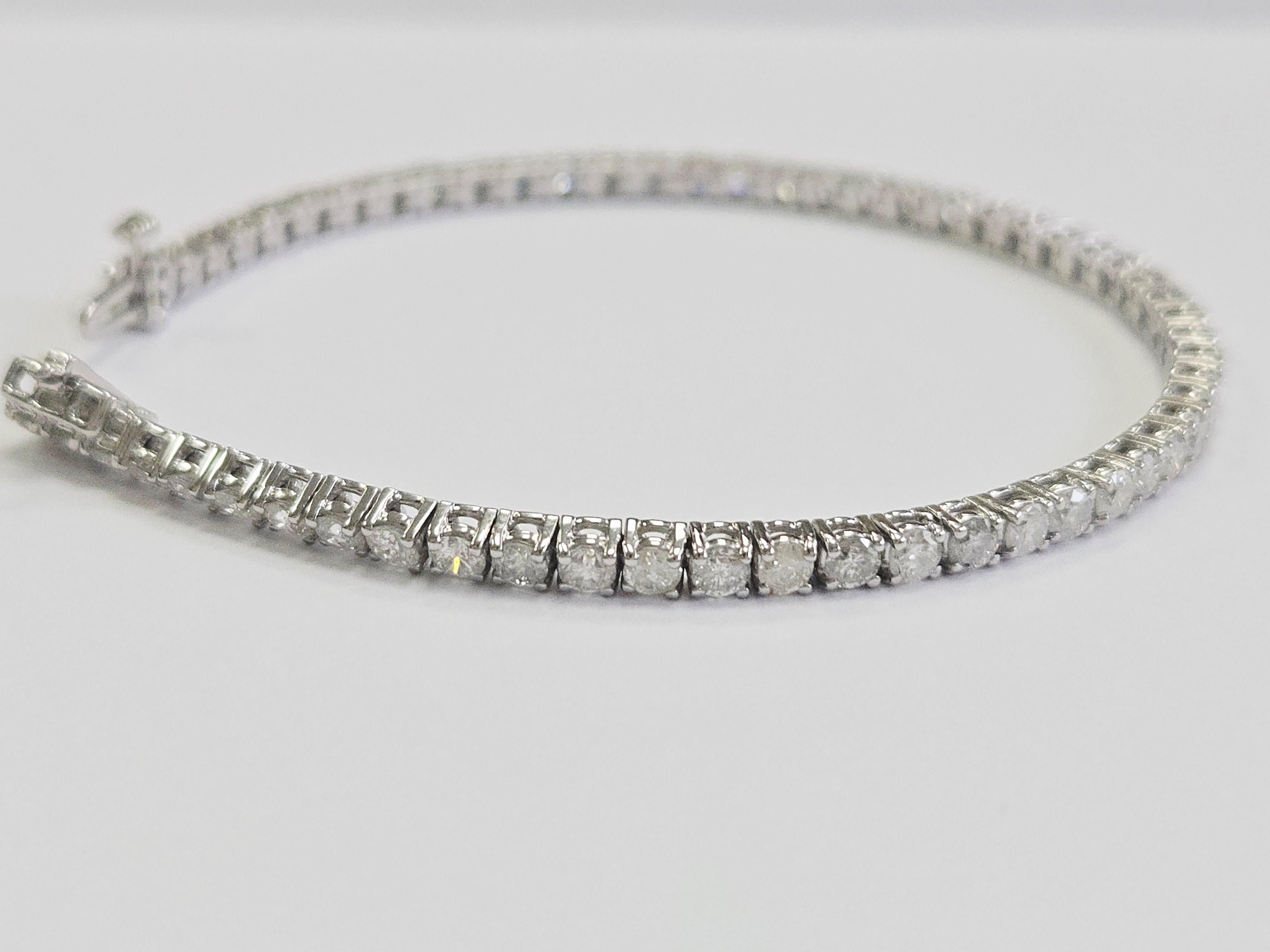 Women's or Men's 5.30 Carat Natural Diamond Tennis Bracelet 14 Karat White Gold For Sale