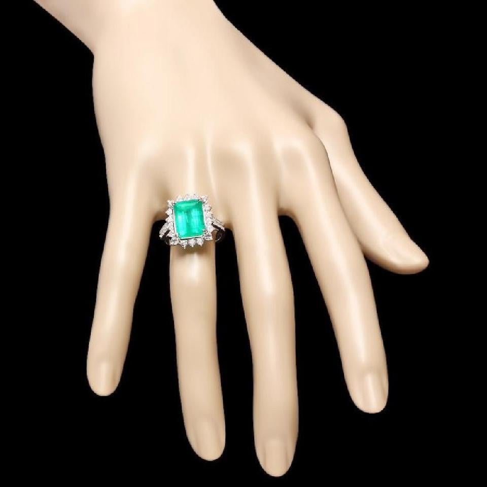 Women's or Men's 5.10 Carat Natural Emerald and Diamond 14 Karat Solid White Gold Ring For Sale