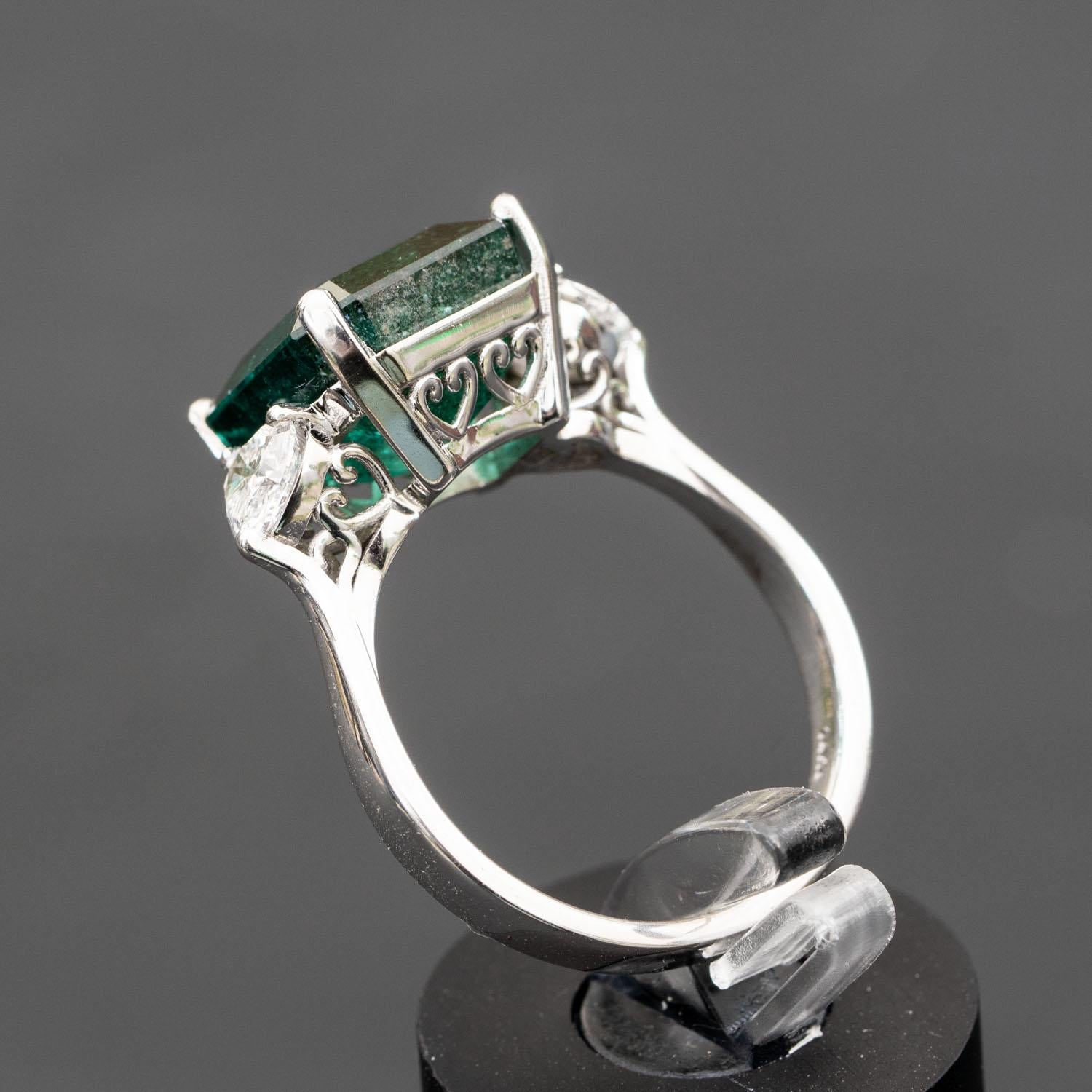 Art Deco 5.10 Carat Natural Emerald Engagement Ring, 0.65 Carat Natural Diamonds For Sale