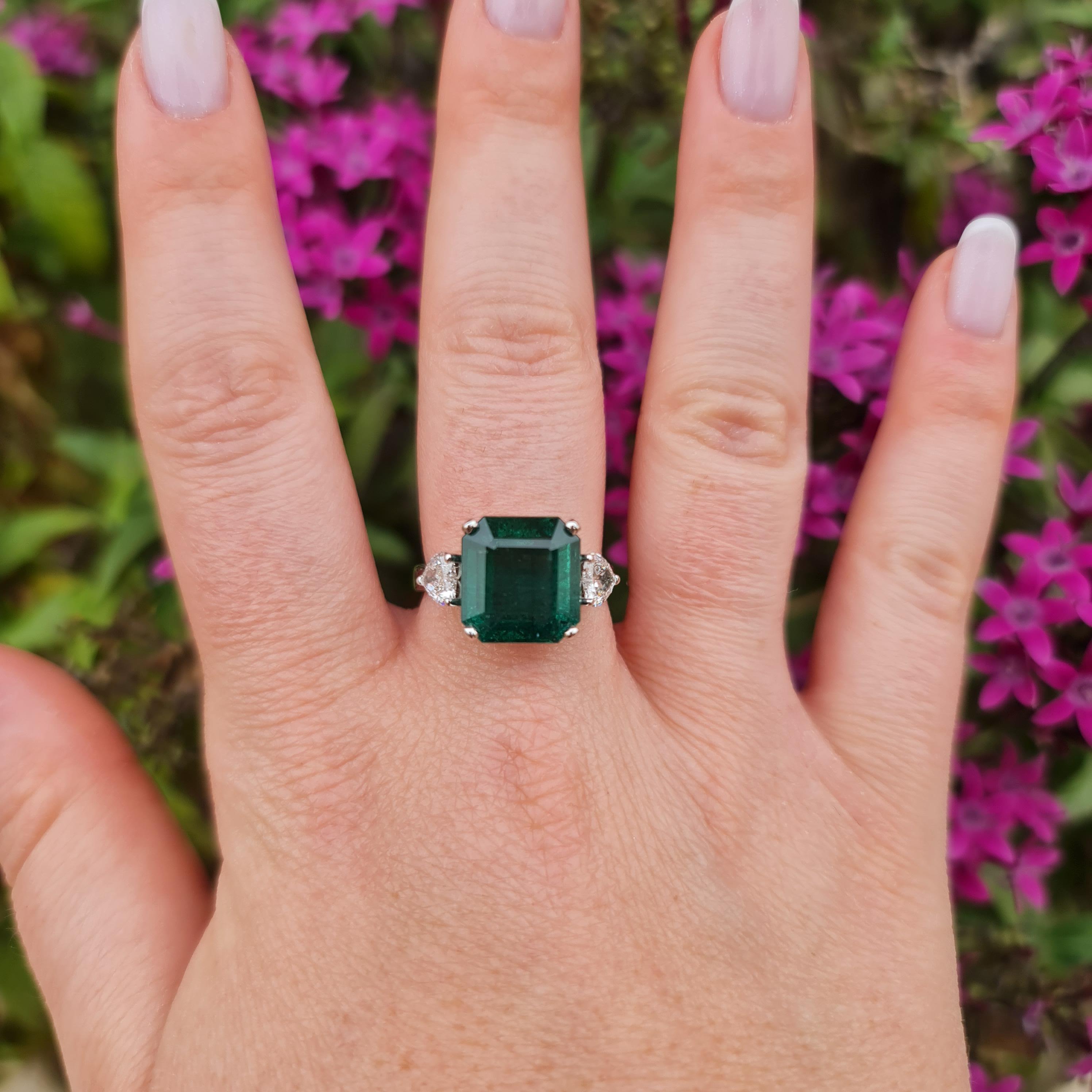 Women's 5.10 Carat Natural Emerald Engagement Ring, 0.65 Carat Natural Diamonds For Sale