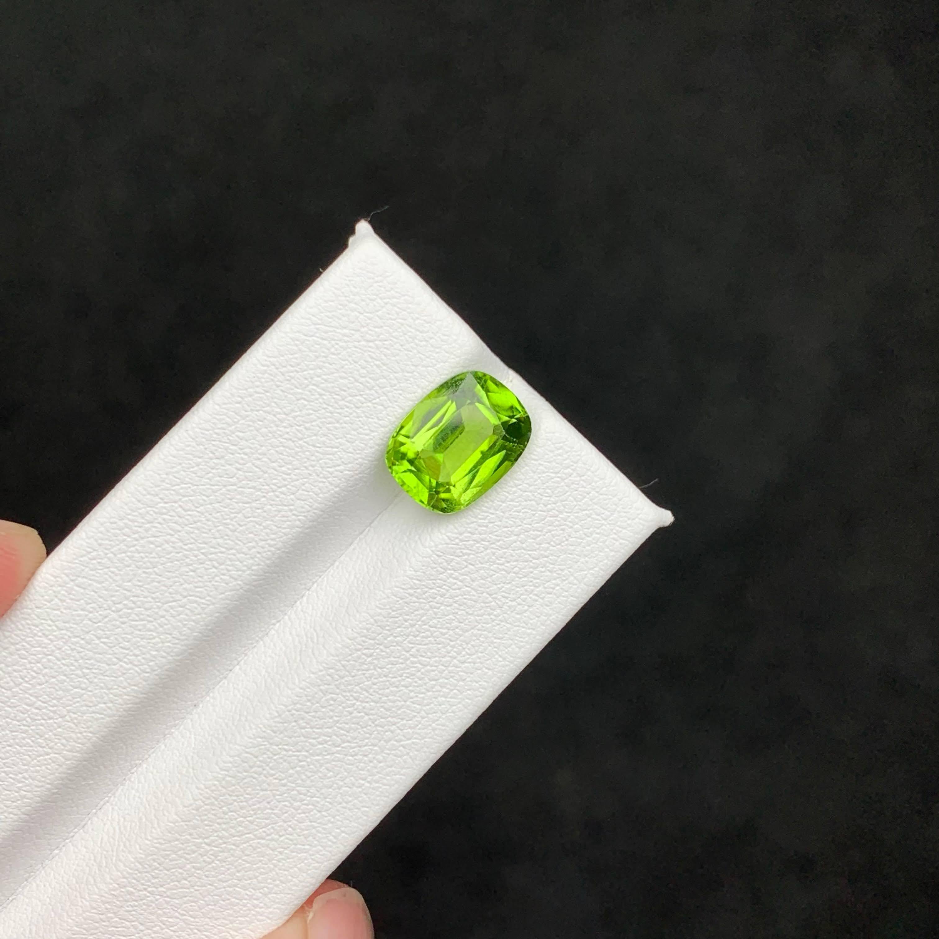 5.10 Karat Natürlicher loser grüner Peridot Stein Cushion Schliff Pakistanischer Edelstein im Angebot 4