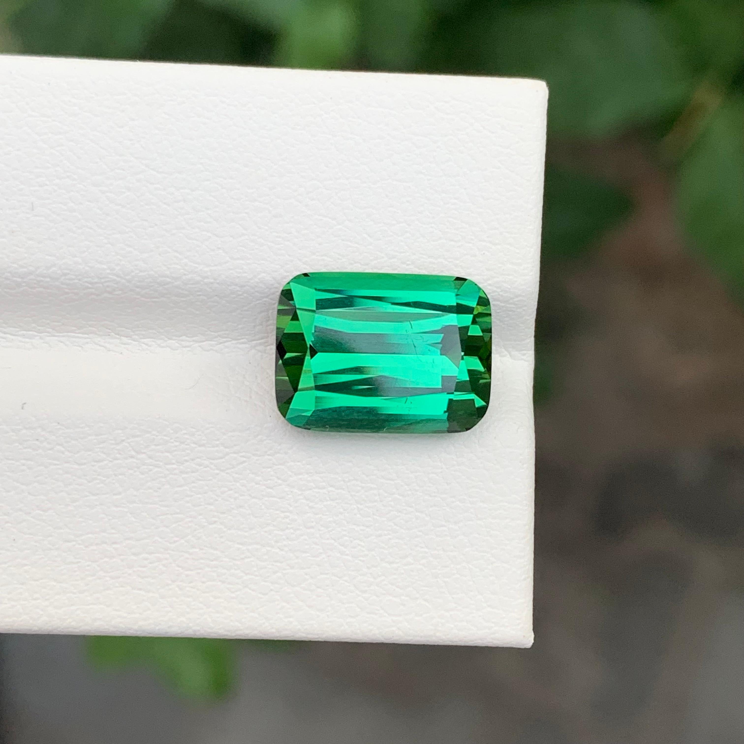 5.10 Carat Natural Loose Green Tourmaline Cushion Shape Gemstone (Tourmaline verte en forme de coussin) Unisexe en vente