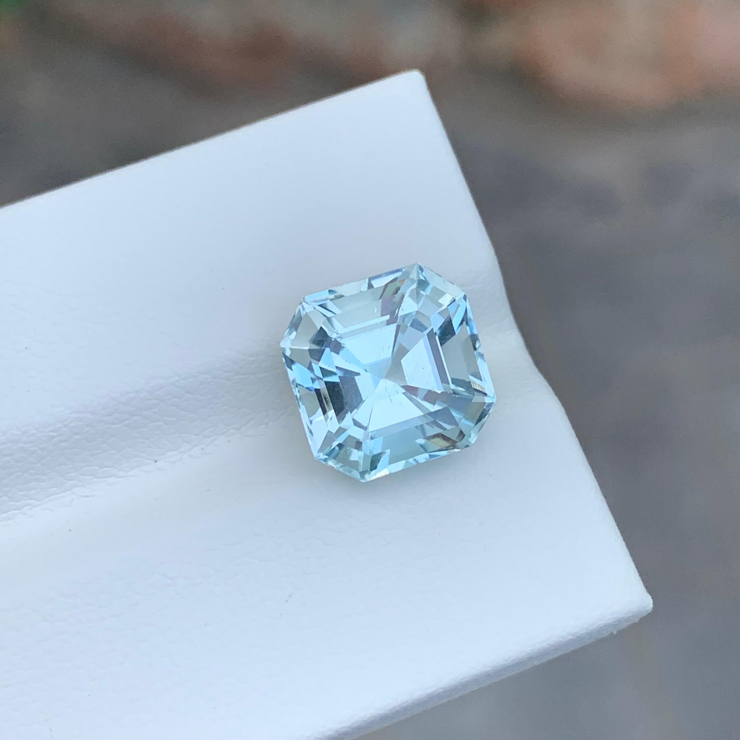 Square Cut 5.10 Carat Natural Loose Pale Blue Aquamarine Square Shape Gemstone For Sale