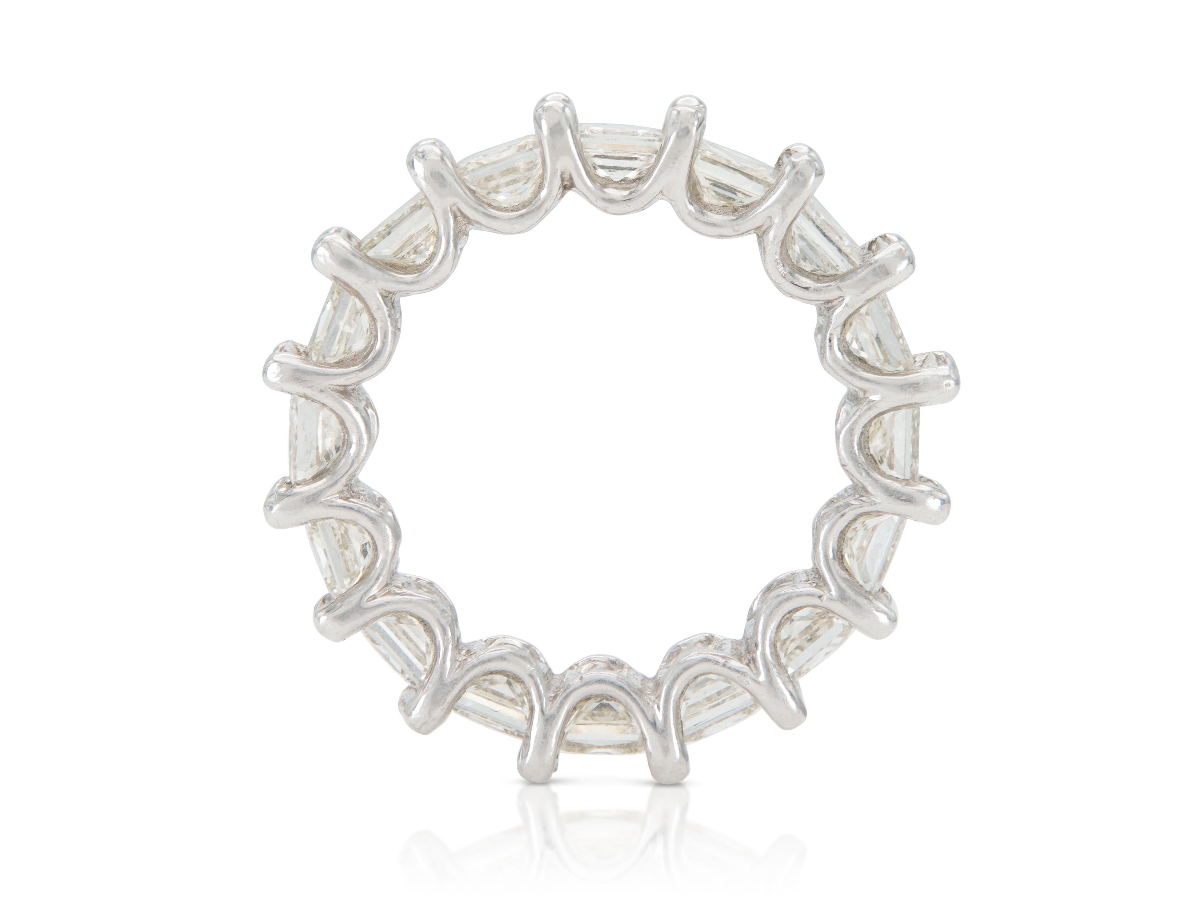 5.10 Carat Princess Cut Diamond Eternity Band Bon état - En vente à New York, NY