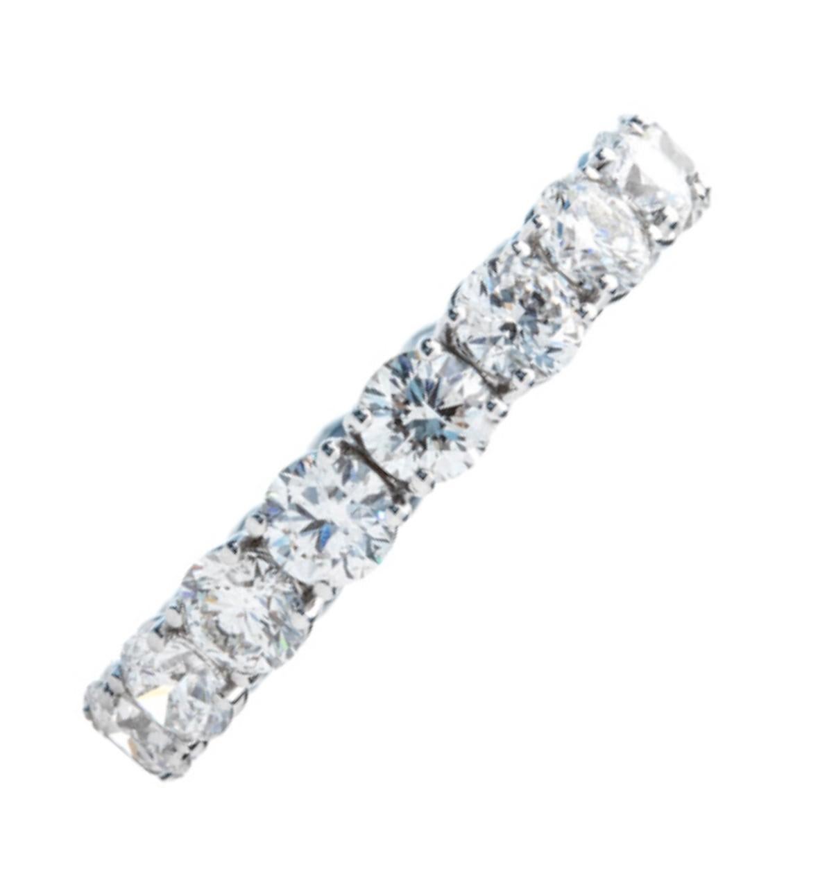 5.10 Carat Round Brilliant Cut Diamond 18K White Gold Eternity Band Ring In New Condition For Sale In Rome, IT