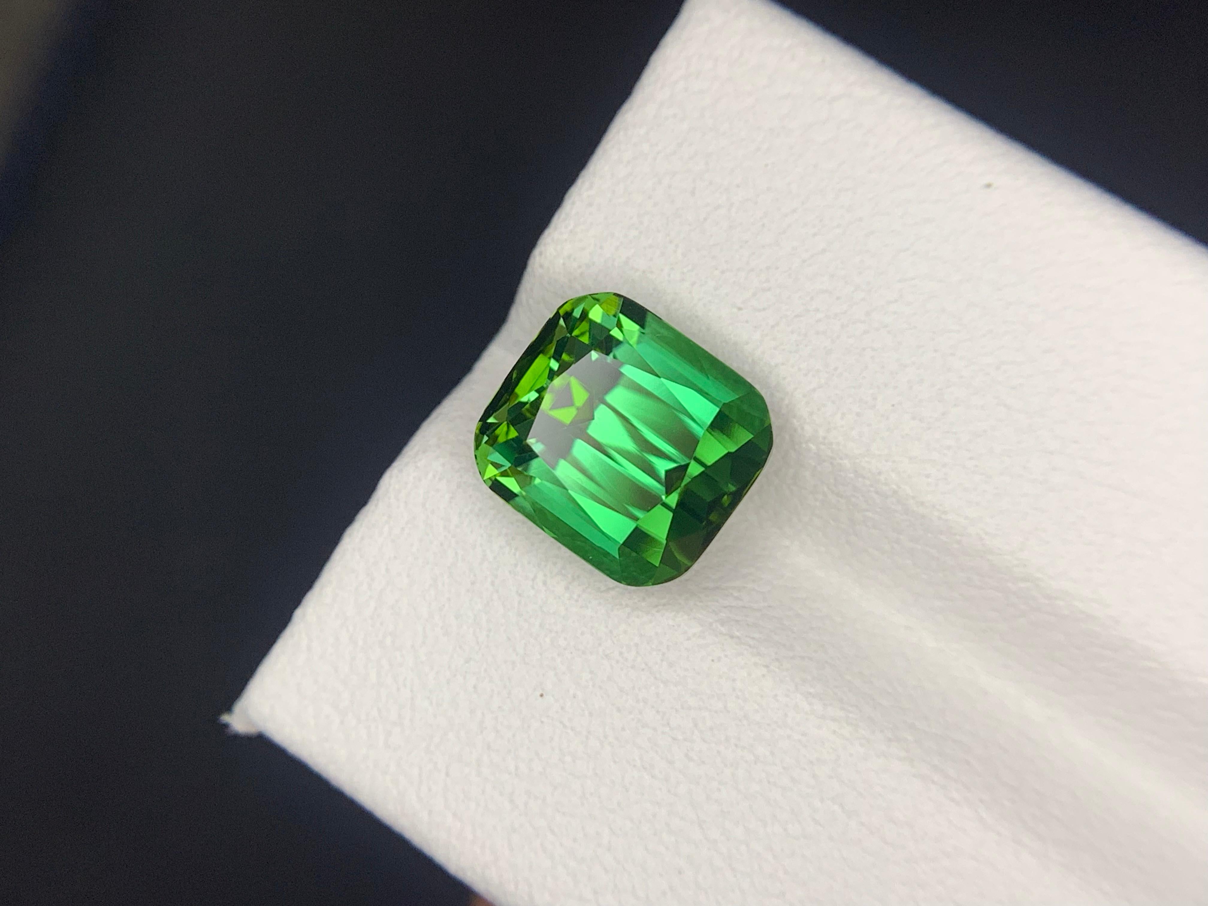 Taille coussin 5.10 Carats Natural Faceted Green Tourmaline Gemstone (Tourmaline verte à facettes) en vente
