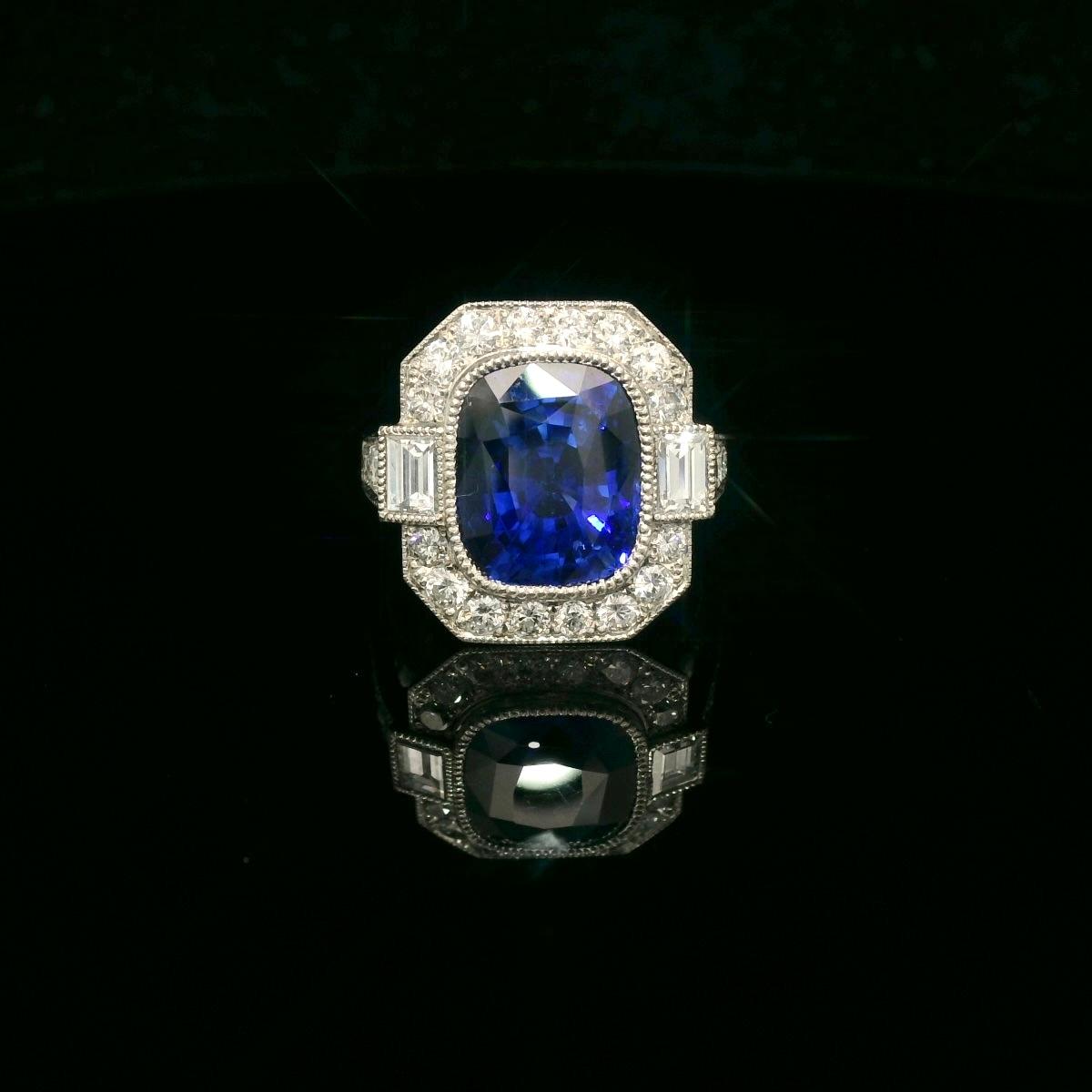 Cushion Cut 5.10 Carats rich deep blue Ceylon sapphire and diamond ring For Sale
