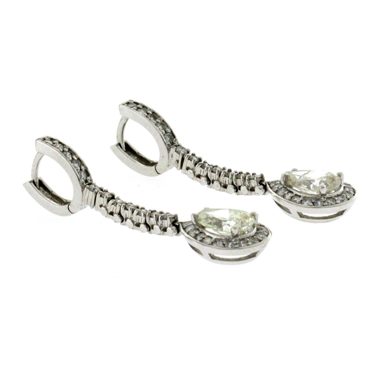 5.10 Carat Diamonds in 18 Karat White Gold Drop Earrings In New Condition For Sale In Los Angeles, CA