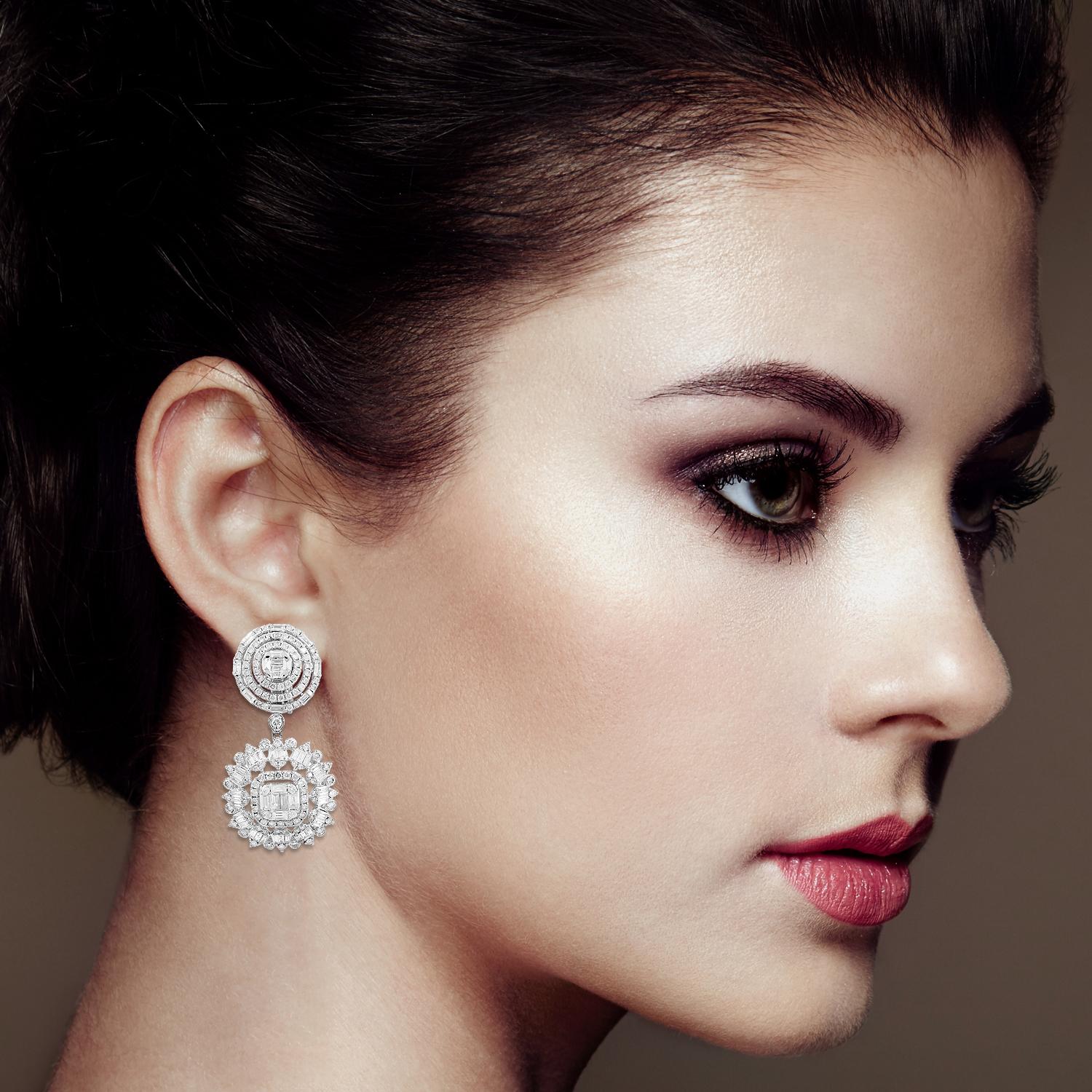 Modern 5.10 Ct. SI/HI Baguette & Round Diamond Fine Dangle Earrings 18 Karat White Gold For Sale