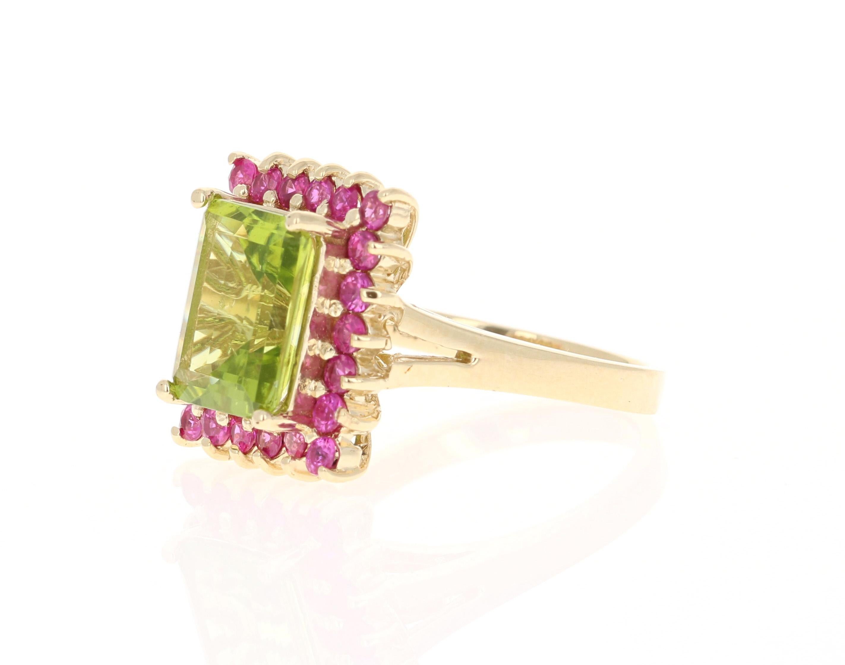 Contemporary 5.10 Peridot Pink Sapphire 14 Karat Yellow Gold Cocktail Ring For Sale