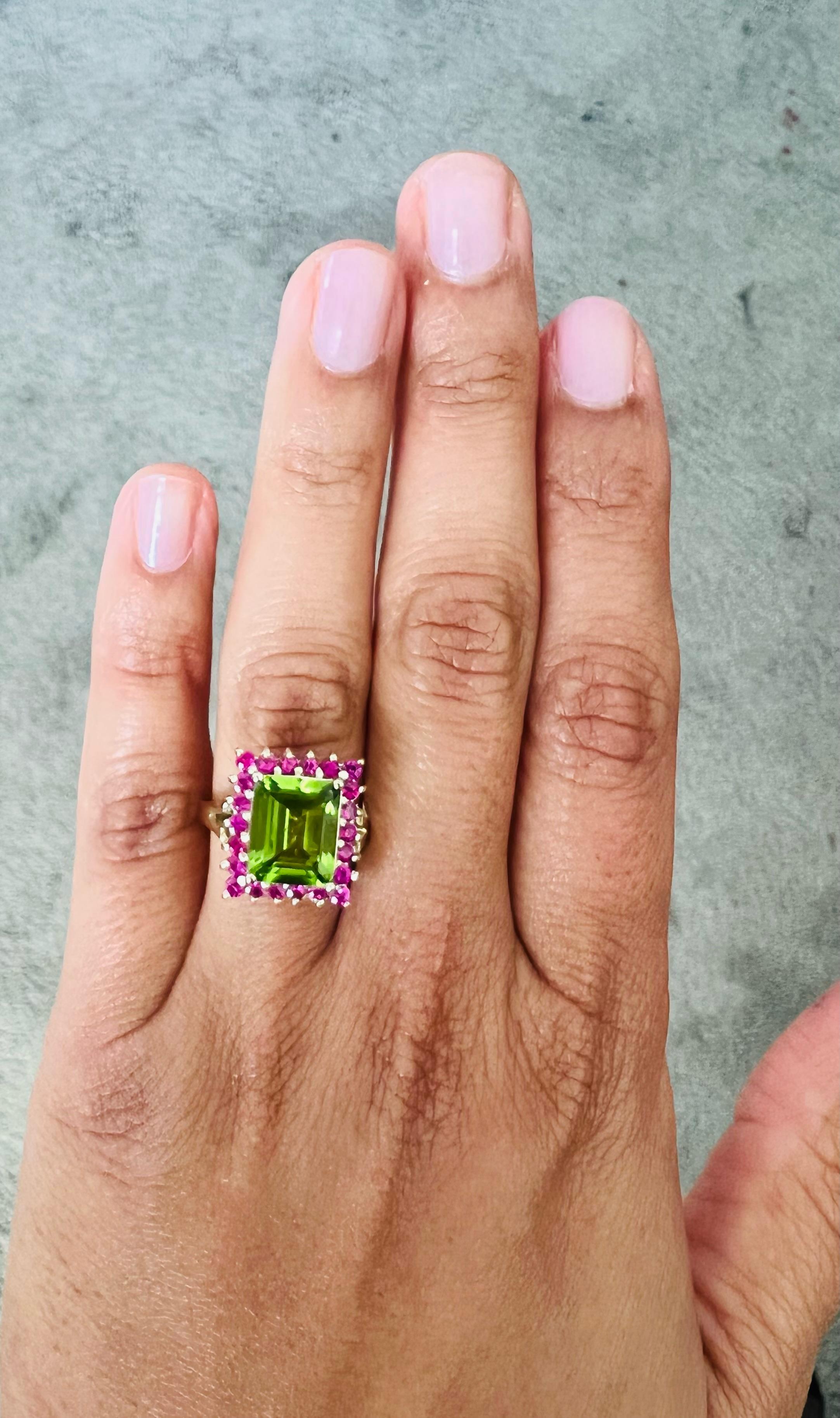5.10 Peridot Pink Sapphire 14 Karat Yellow Gold Cocktail Ring In New Condition For Sale In Los Angeles, CA