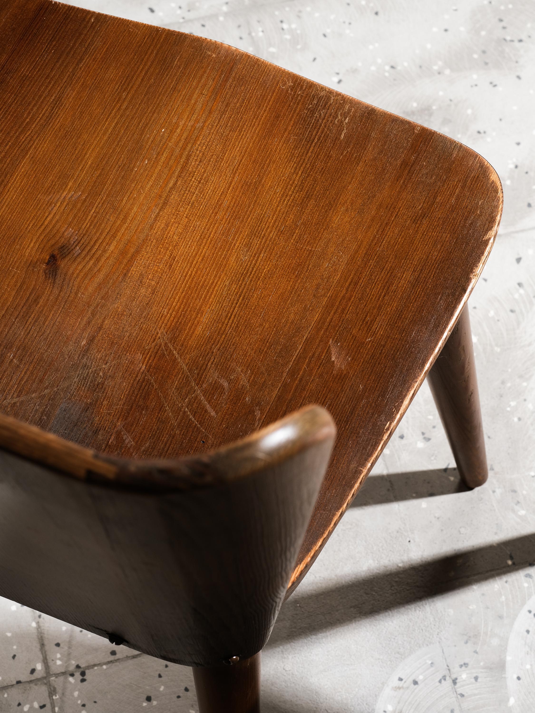 Milieu du XXe siècle Ensemble de chaises de salle à manger en pin 