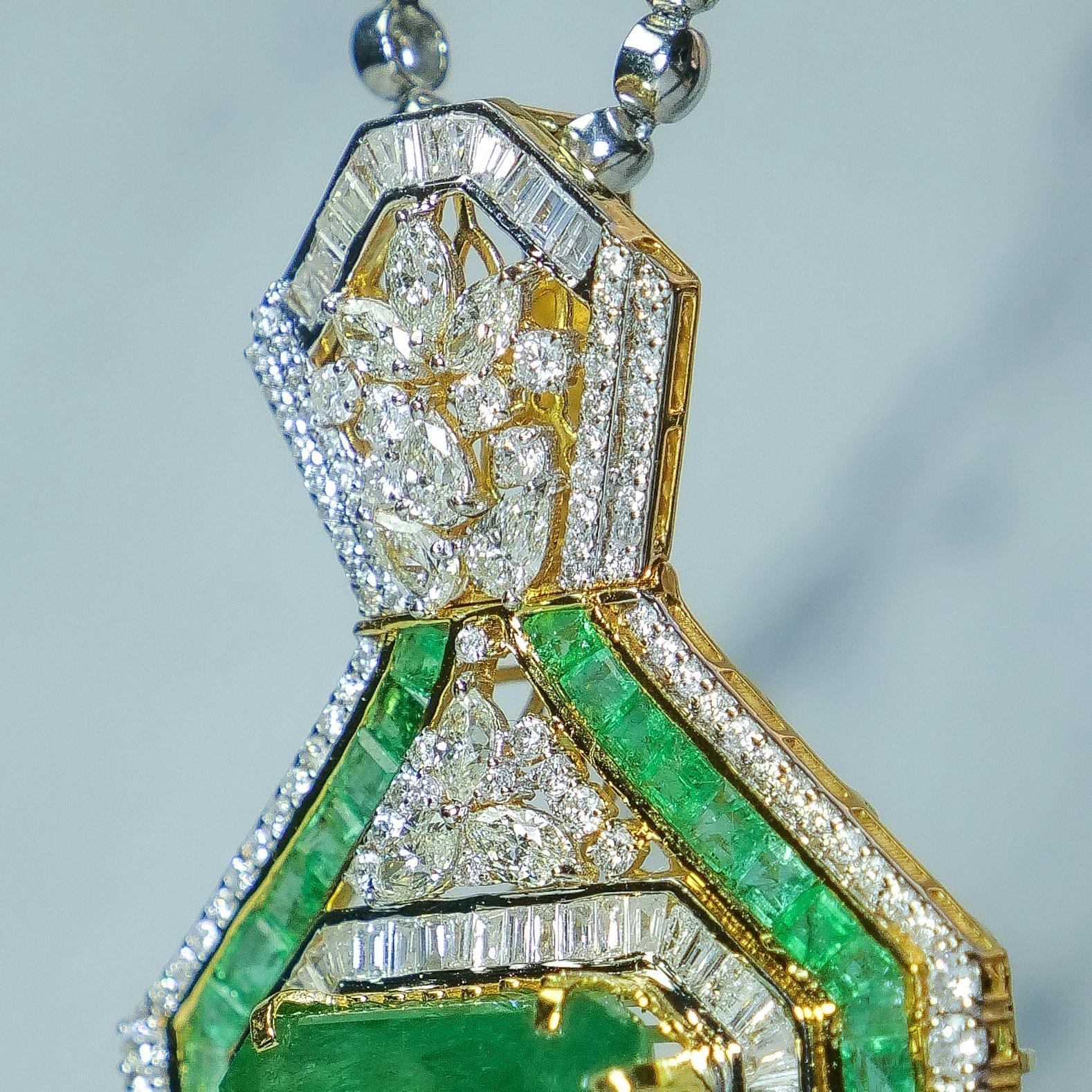 51,05 Karat sambischer natürlicher Smaragd und Diamant-Anhänger (Moderne) im Angebot