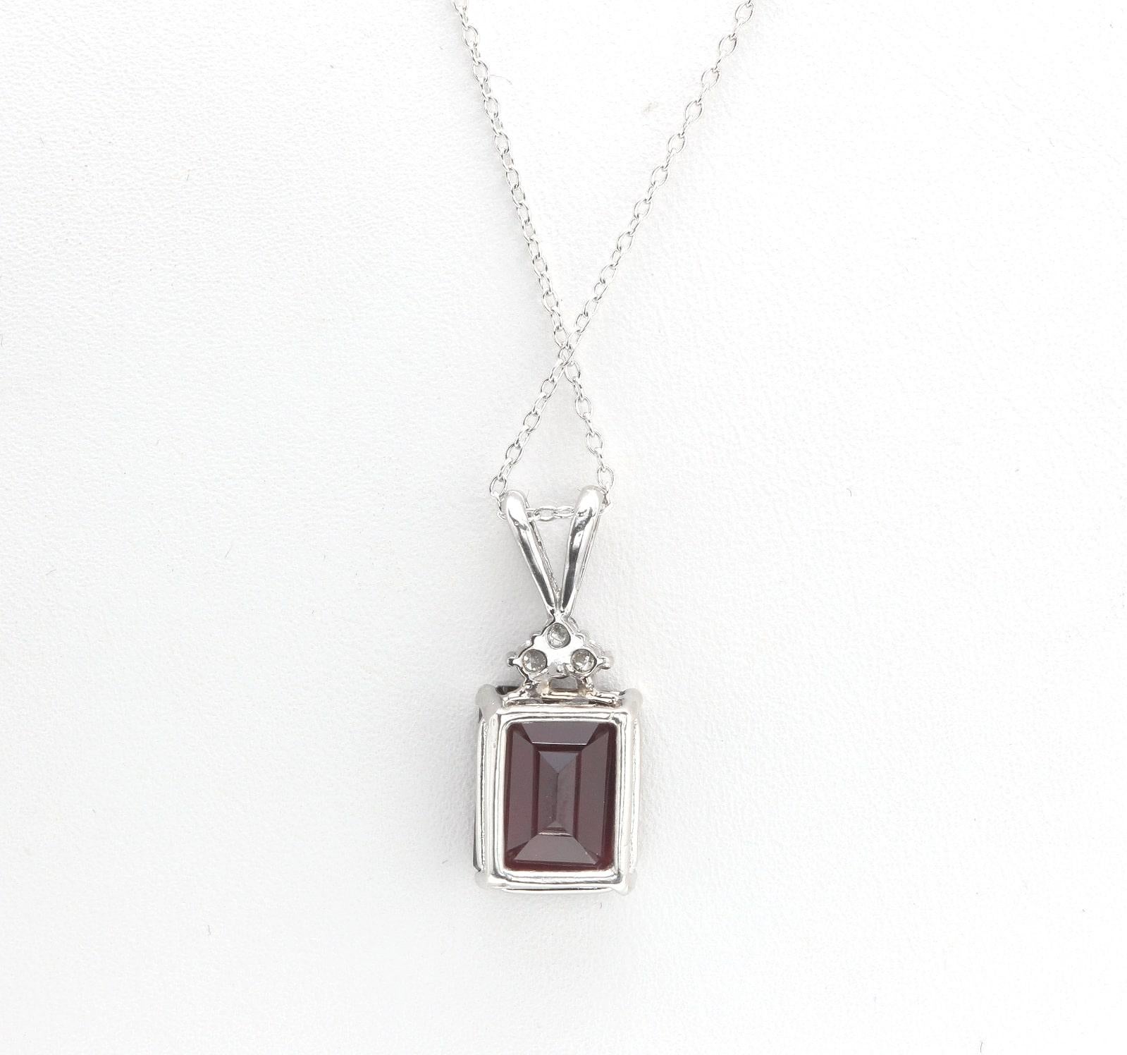 5.10Ct Natural Garnet and Diamond 14K Solid White Gold Necklace In New Condition For Sale In Los Angeles, CA