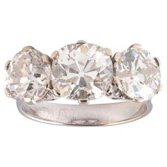 5.10ct Old European Cut Diamond Three-Stone Ring in 18k Gold (Bague à trois pierres en or)