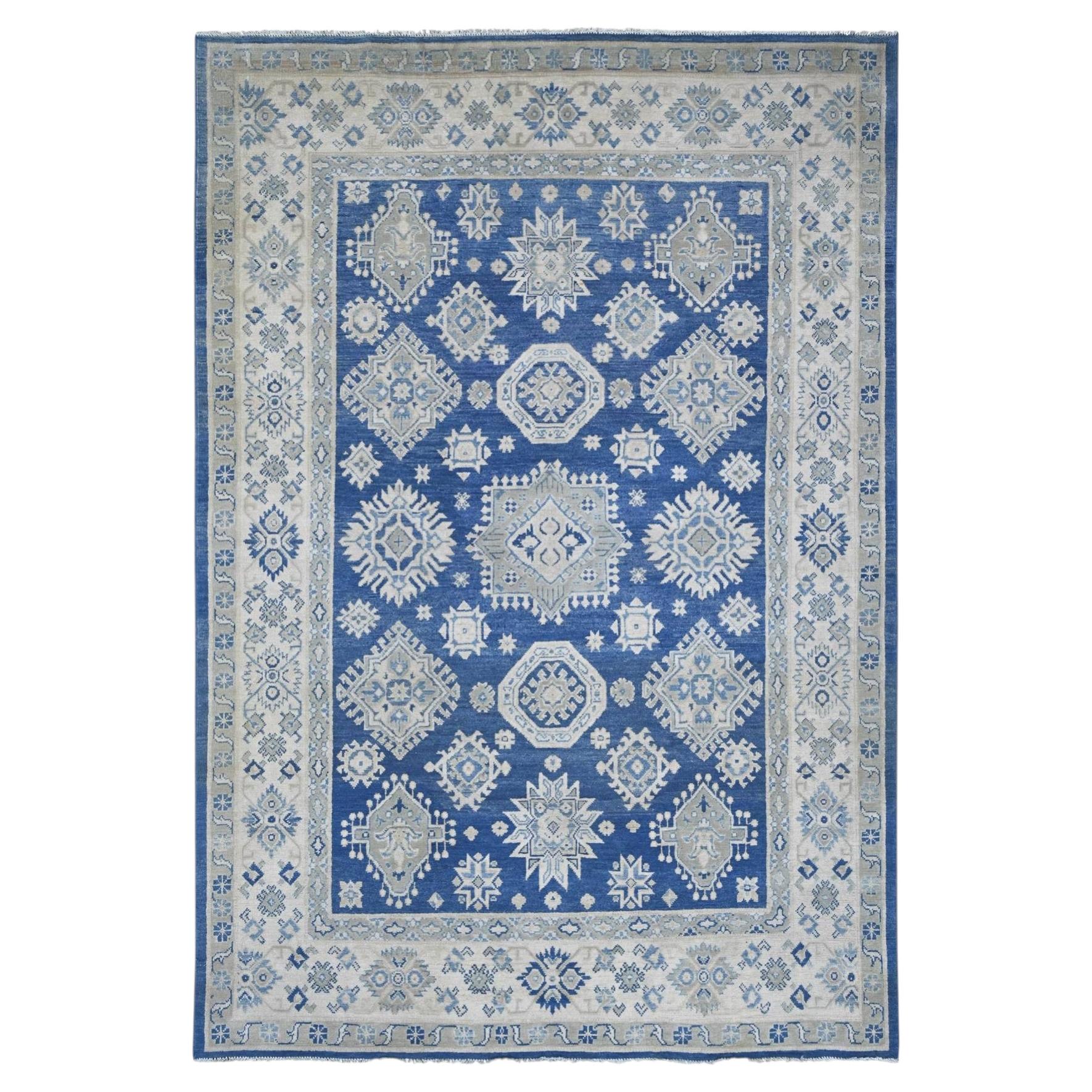 5'10 "x8'5" Alfombra anudada a mano de lana azul kazak de aspecto vintage con elementos geométricos