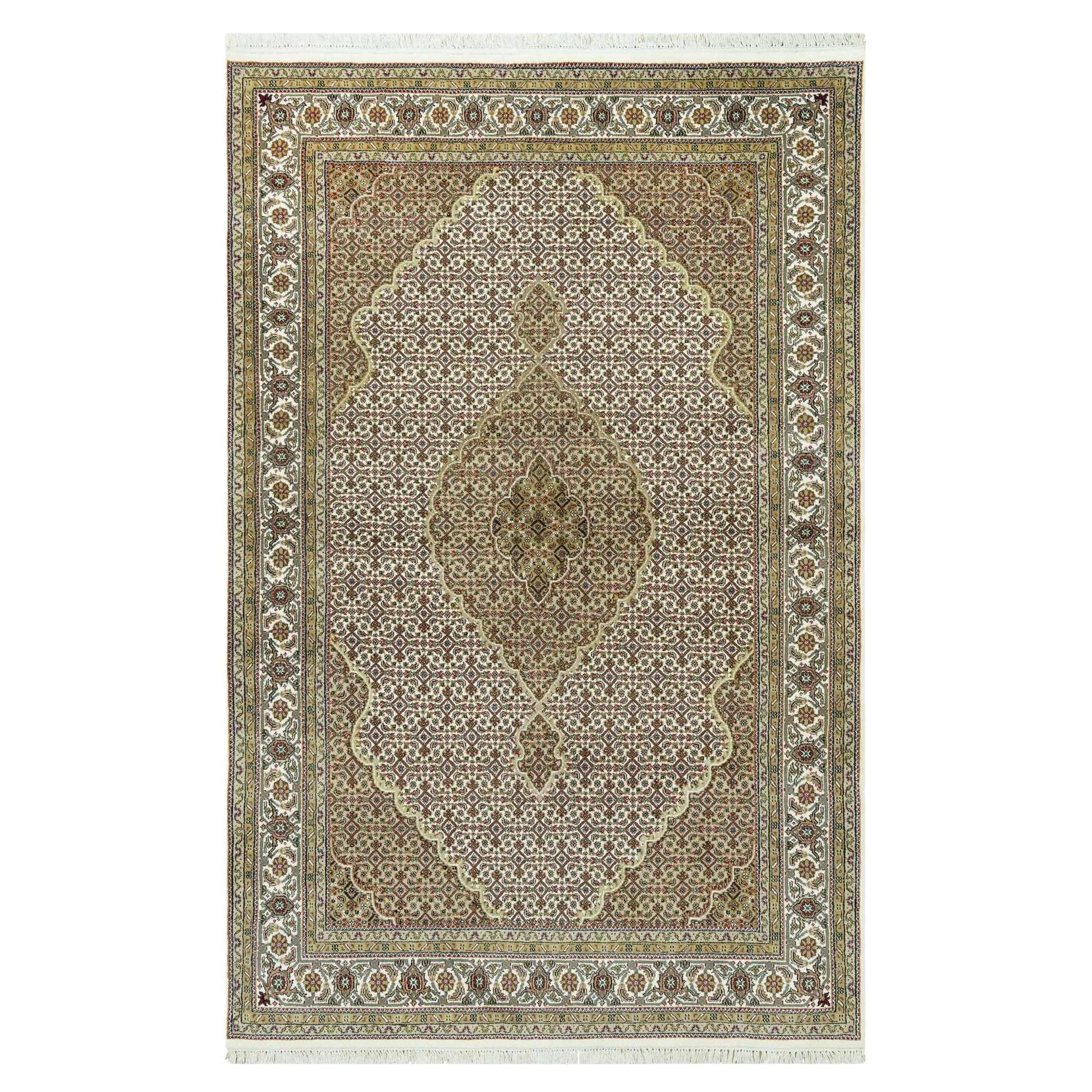 5'10 "x9'2" Tappeto orientale annodato a mano con disegno Tebraz Mahi in lana bianca setosa