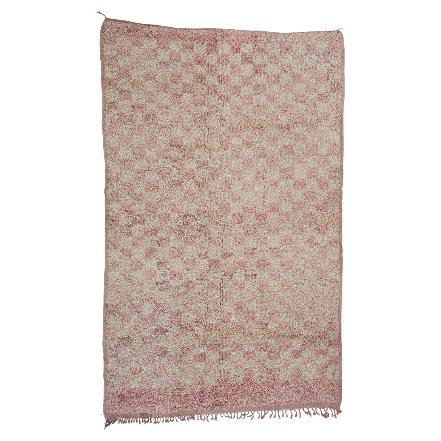 5'11 1/2" x 9'4" Malika Ivoire, rose Tapis marocain vintage en laine fait main en vente