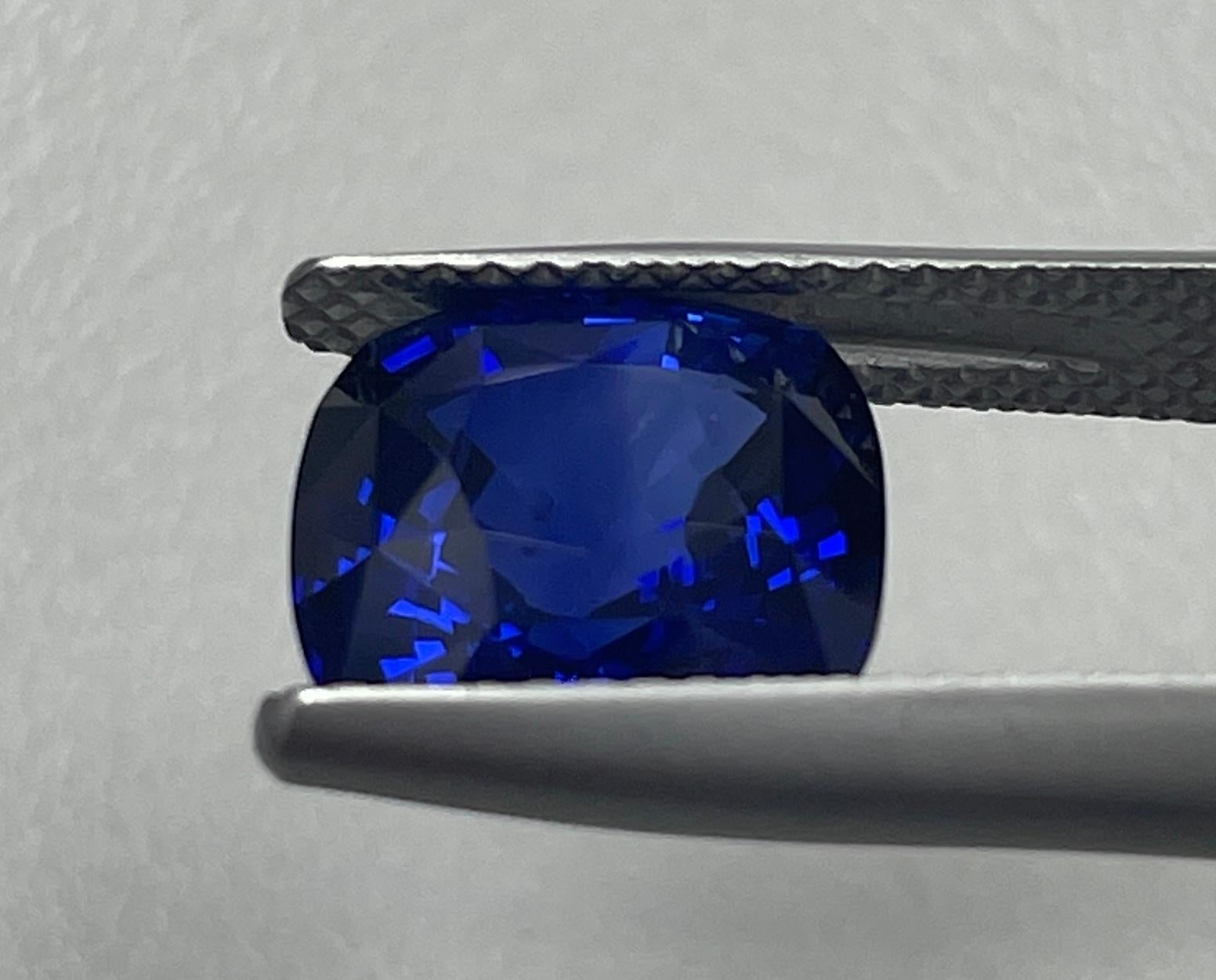 5.11 Carat Cushion Ceylon Sapphire  In New Condition For Sale In New York, NY