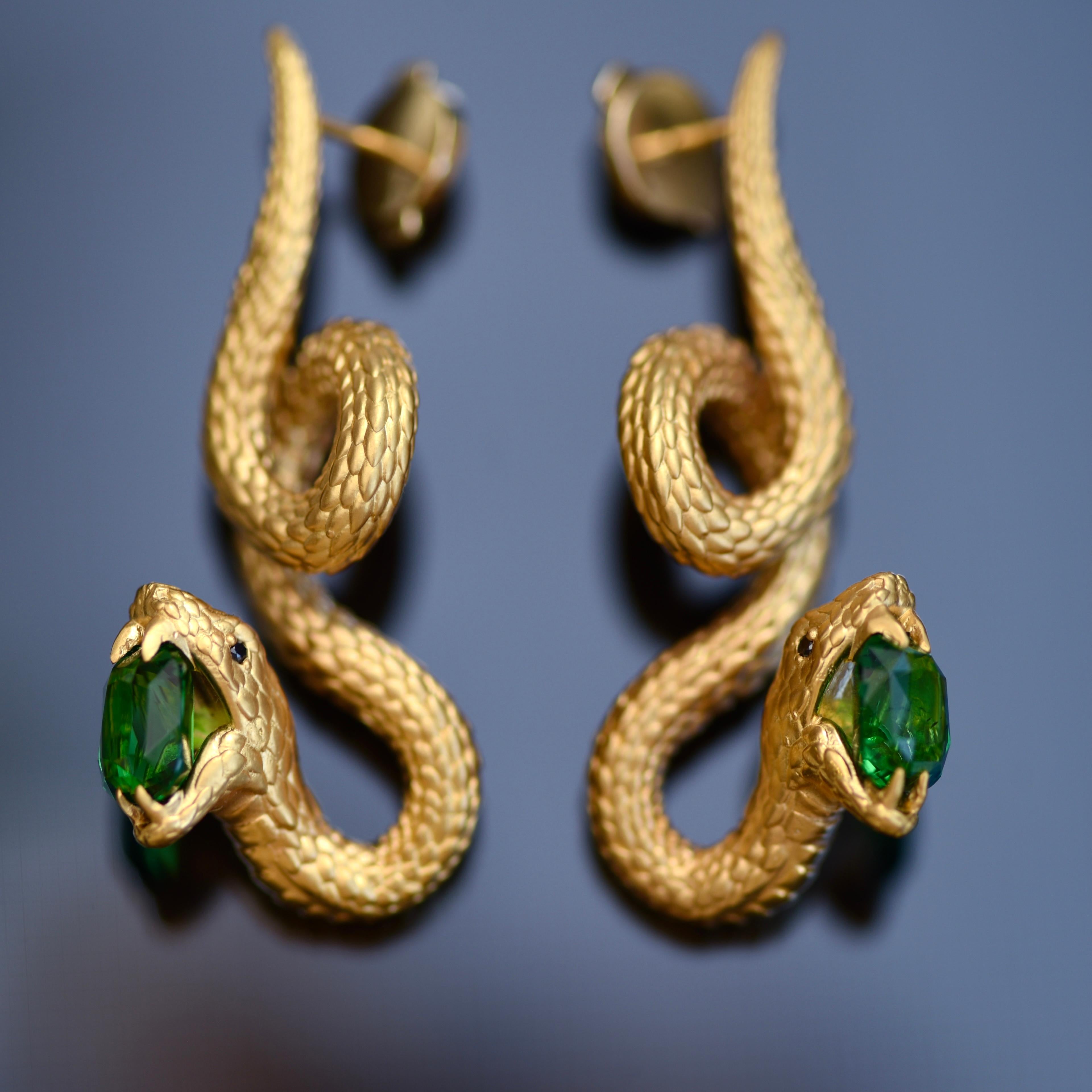 Cushion Cut 4, 03 Carat Green Vivid Tsavorite 18 Karat Yellow Golden Serpent Earrings by D&A
