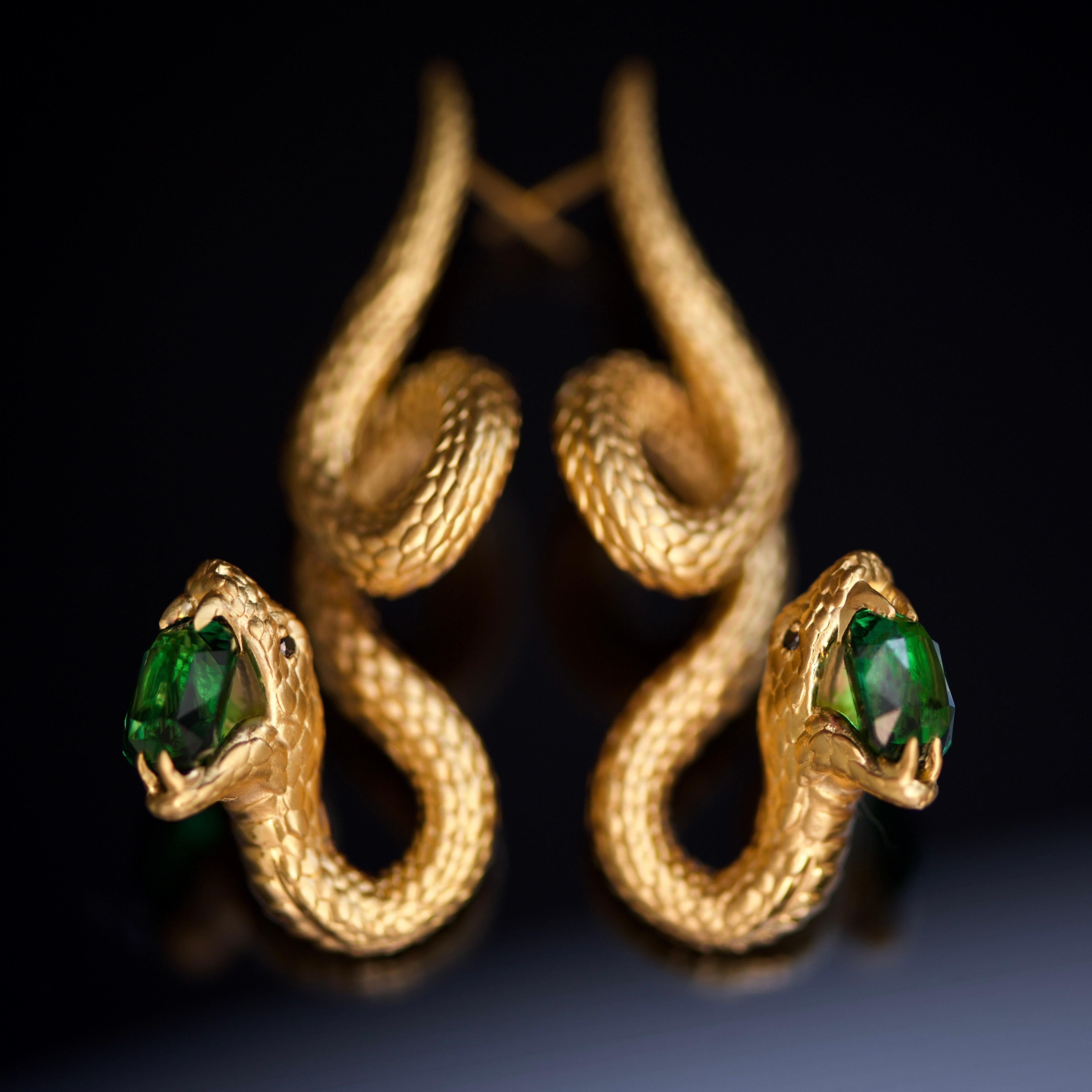 4, 03 Carat Green Vivid Tsavorite 18 Karat Yellow Golden Serpent Earrings by D&A In New Condition In Singapore, SG
