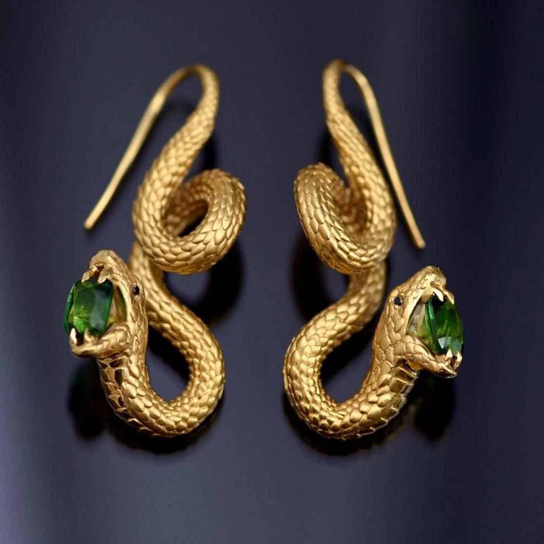 Women's 4, 03 Carat Green Vivid Tsavorite 18 Karat Yellow Golden Serpent Earrings by D&A