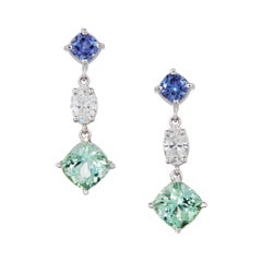 Ohrringe mit 5,11 Karat Turmalin im Kissenschliff, ovalen Diamanten und Saphiren und Saphiren 18k WG