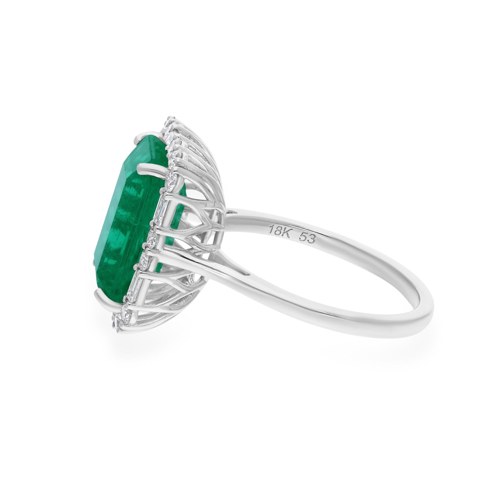 Modern 5.11 Ct. Zambian Emerald Cocktail Ring 0.53 Ct. SI/H Diamond 18 Karat White Gold For Sale