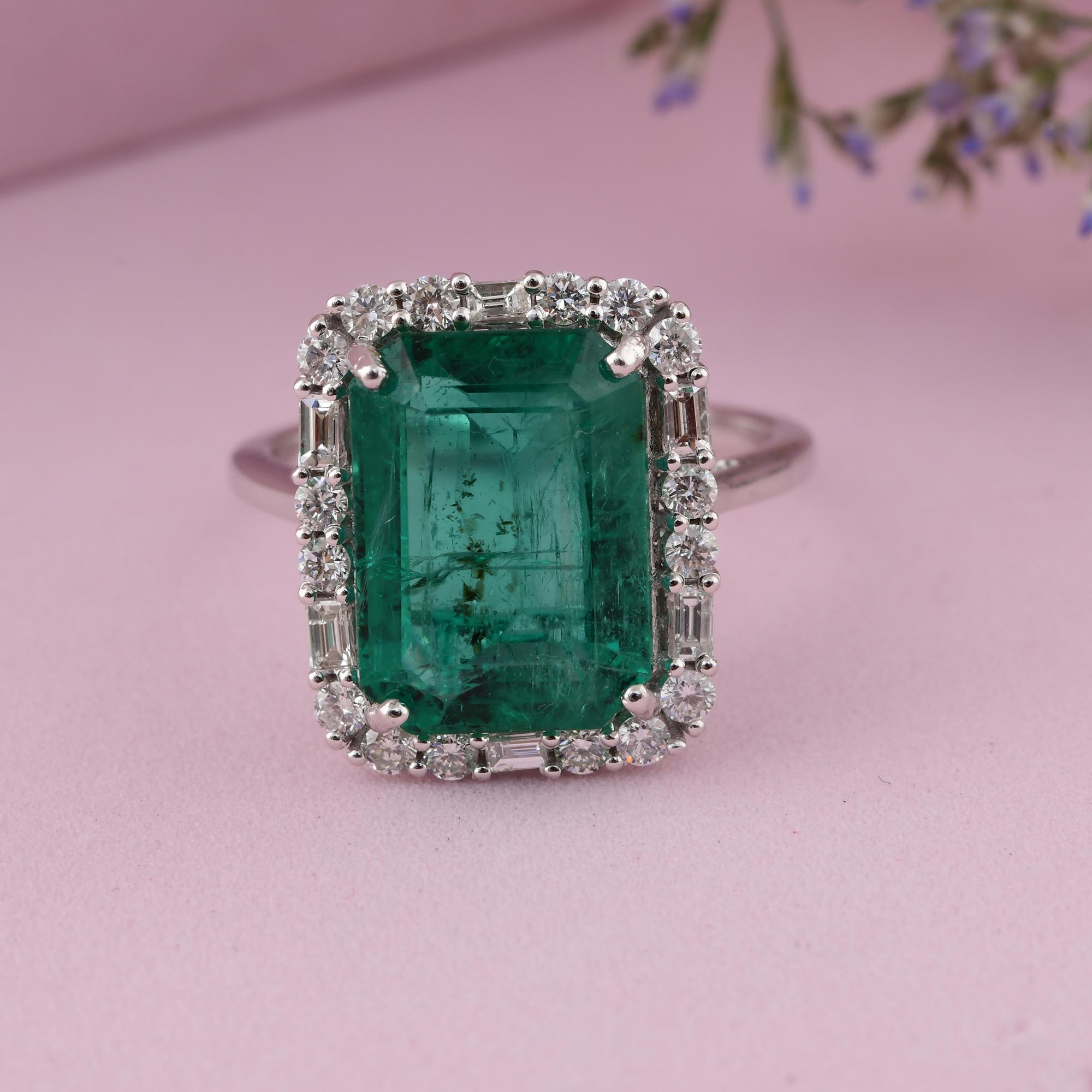 5.11 Ct. Zambian Emerald Cocktail Ring 0.53 Ct. SI/H Diamond 18 Karat White Gold In New Condition For Sale In Diera, Dubai