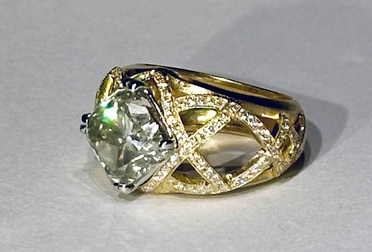 Ring mit 5,12 Karat Diamanten aus 18 Karat mattem, mattem Gelbgold (Zeitgenössisch) im Angebot
