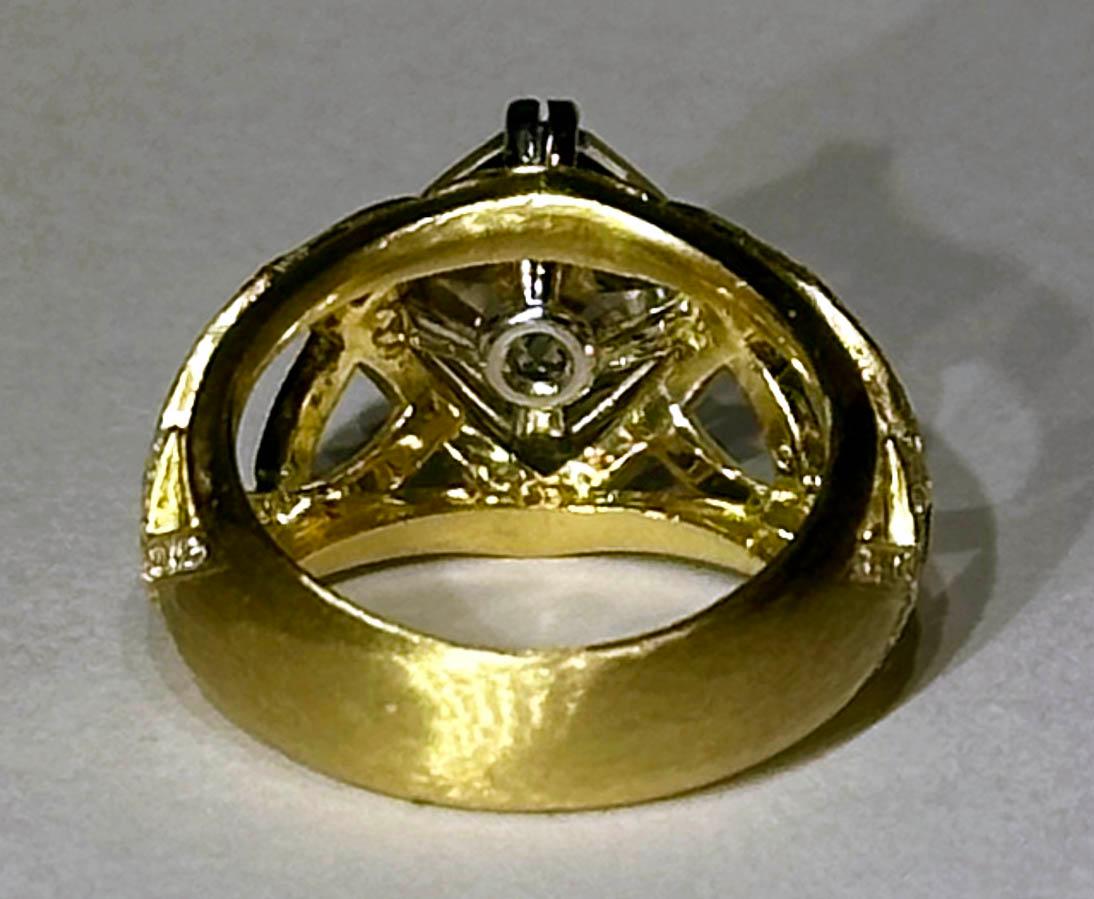 Taille radiant Bague en or jaune mat 18 carats sertie de diamants de 5,12 carats en vente