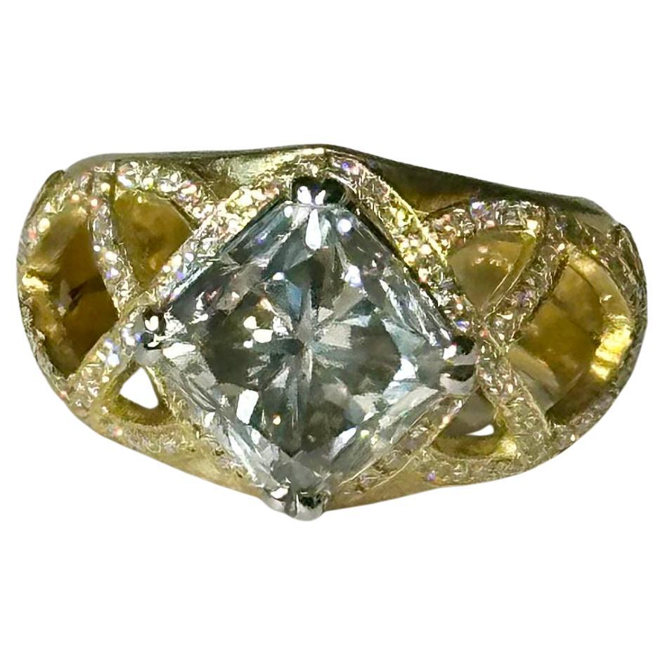 Bague en or jaune mat 18 carats sertie de diamants de 5,12 carats en vente