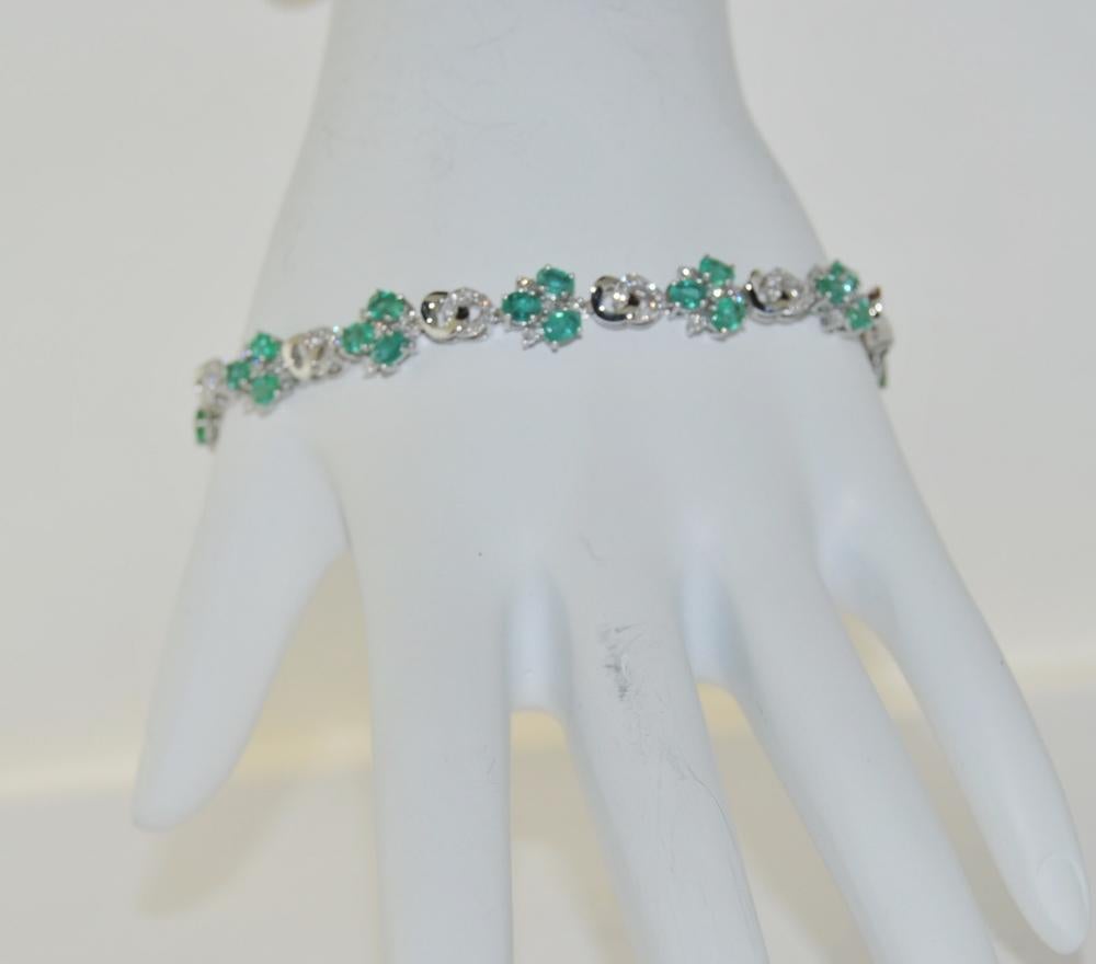 Oval Cut 5.12 Carat Emerald and Diamond Link Bracelet, 14 Karat Gold For Sale