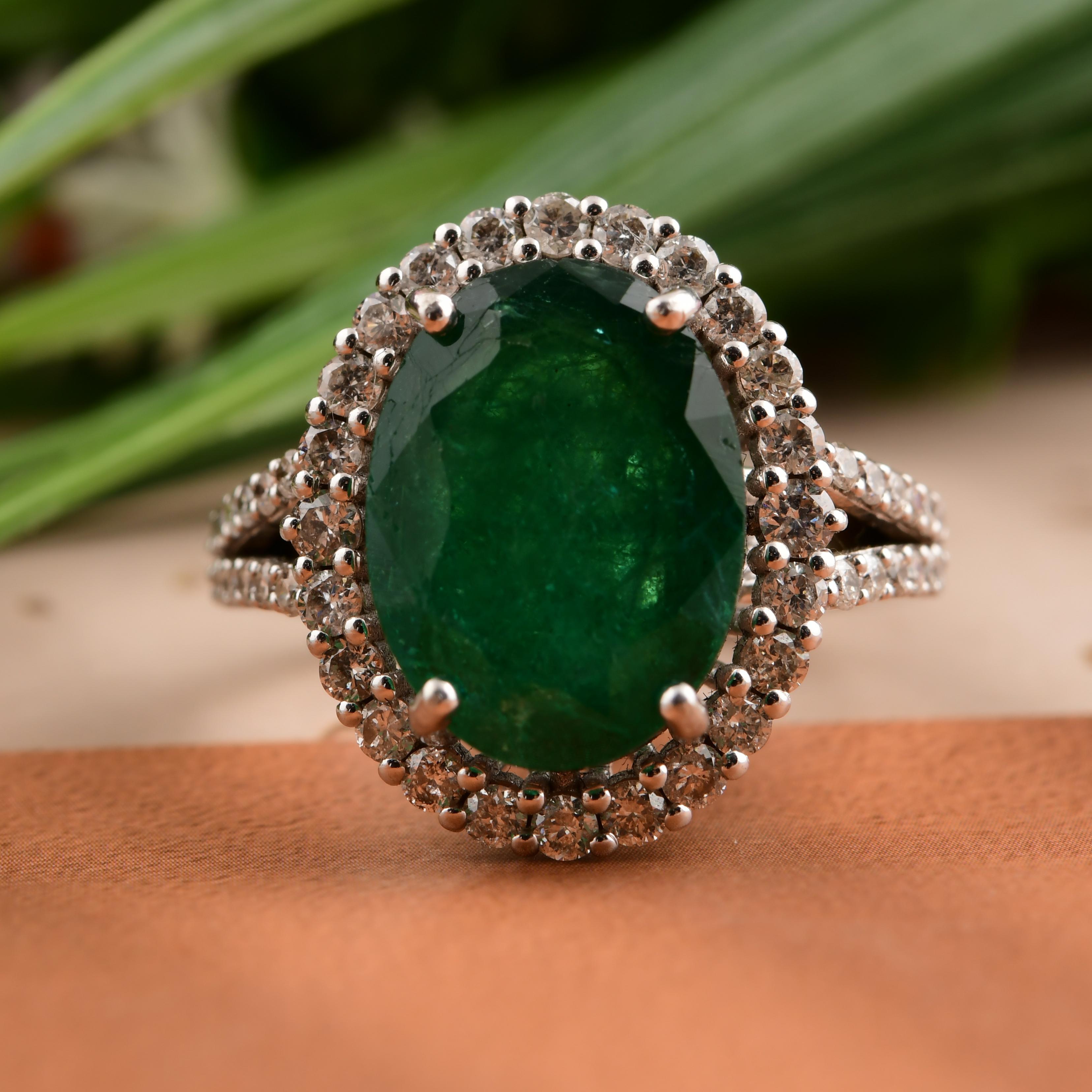 Women's 5.12 Carat Oval Zambian Emerald Cocktail Ring 0.9 Ct Diamond 10 Karat White Gold For Sale