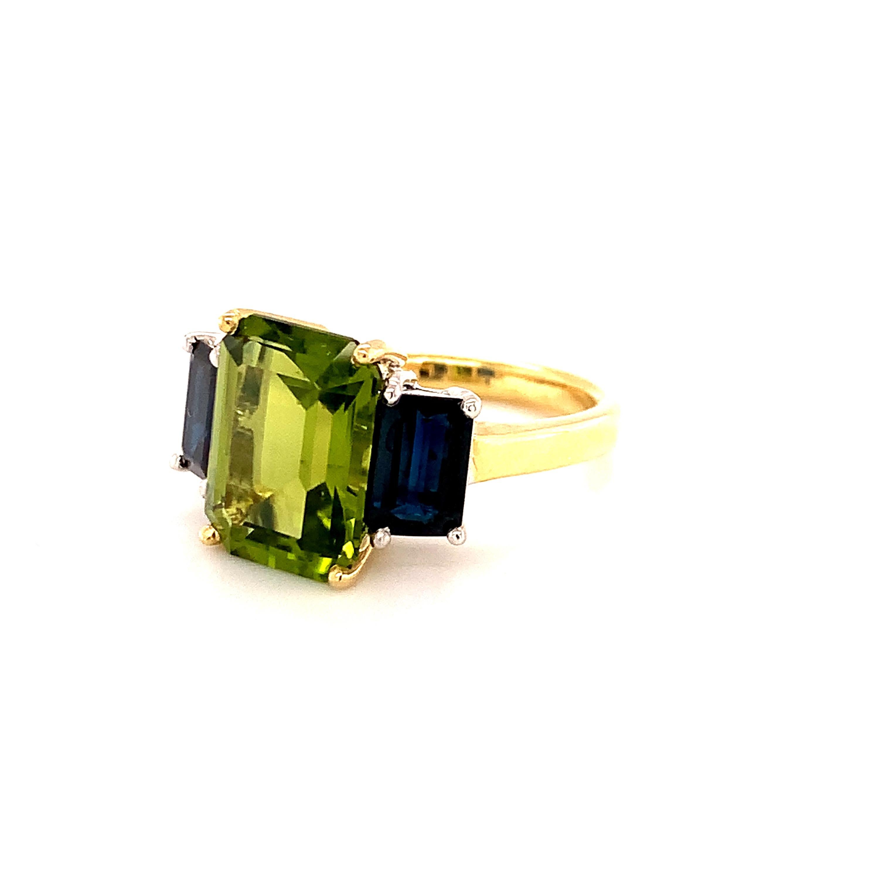 5 Carat Peridot and Blue Sapphire Three-Stone Ring in White and Yellow Gold  In New Condition For Sale In Los Angeles, CA