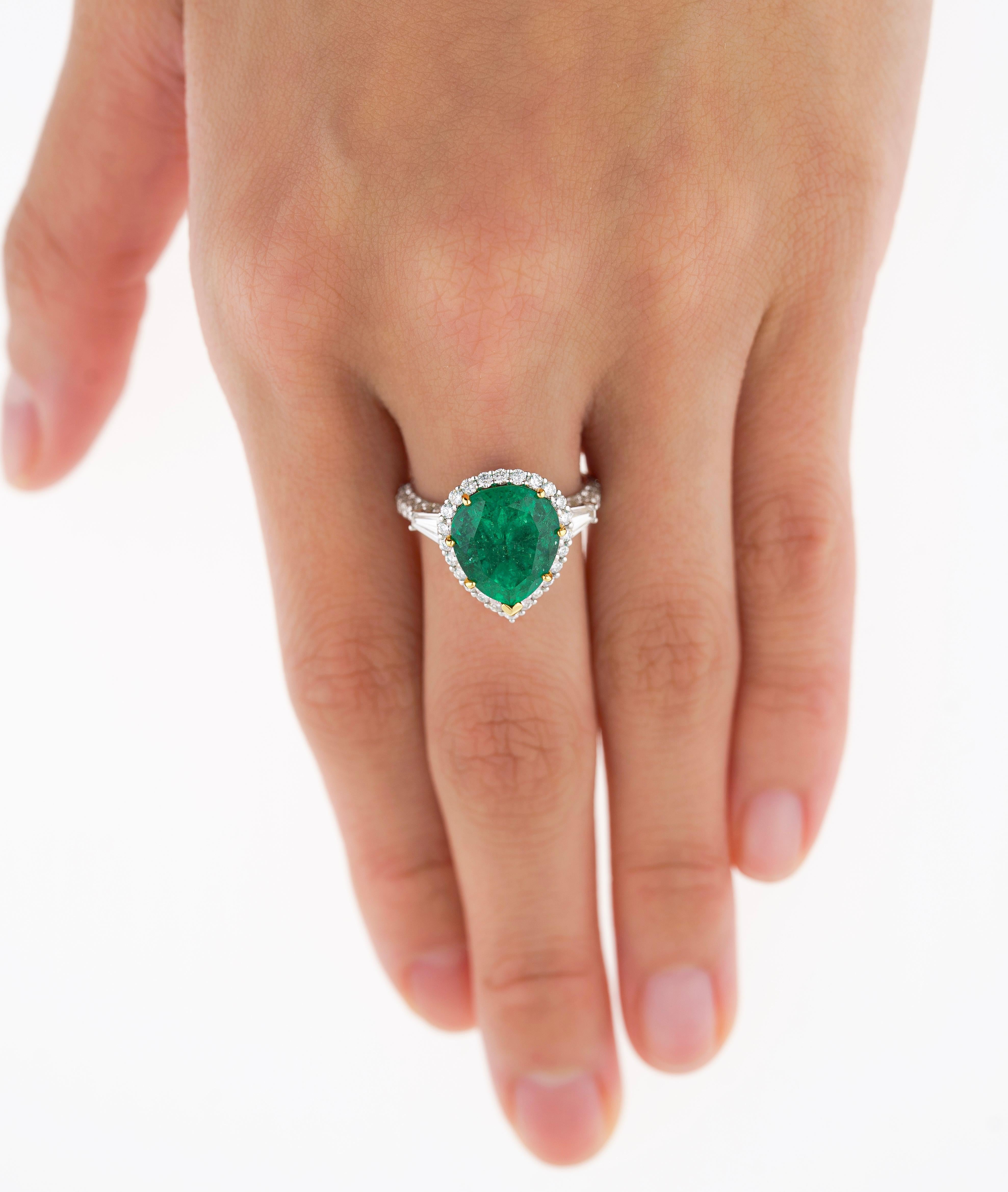 5.12 Carat Vivid Green Pear Cut Colombian Emerald and Diamond Ring in 18K Gold For Sale 5