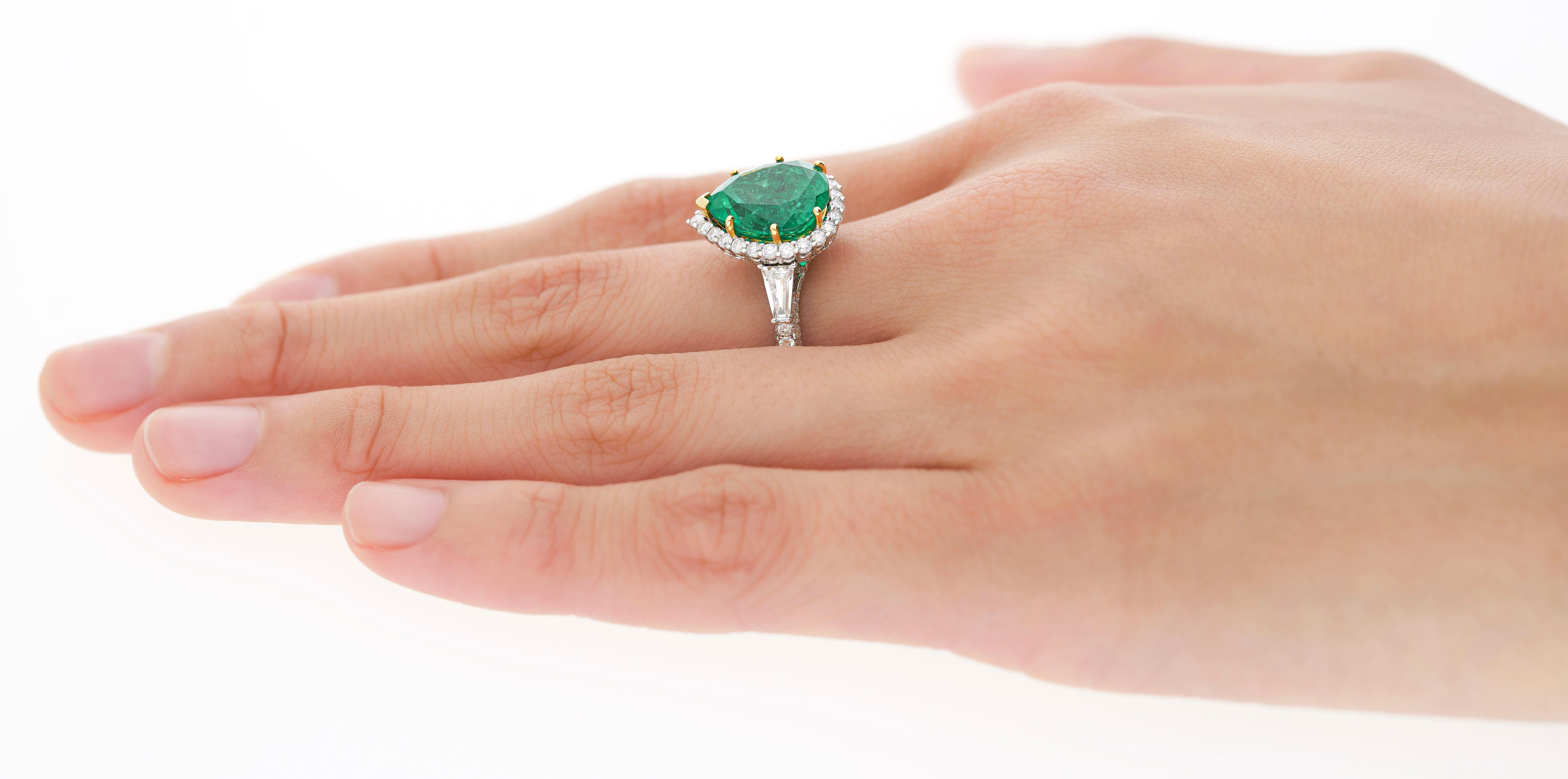 5.12 Carat Vivid Green Pear Cut Colombian Emerald and Diamond Ring in 18K Gold For Sale 6