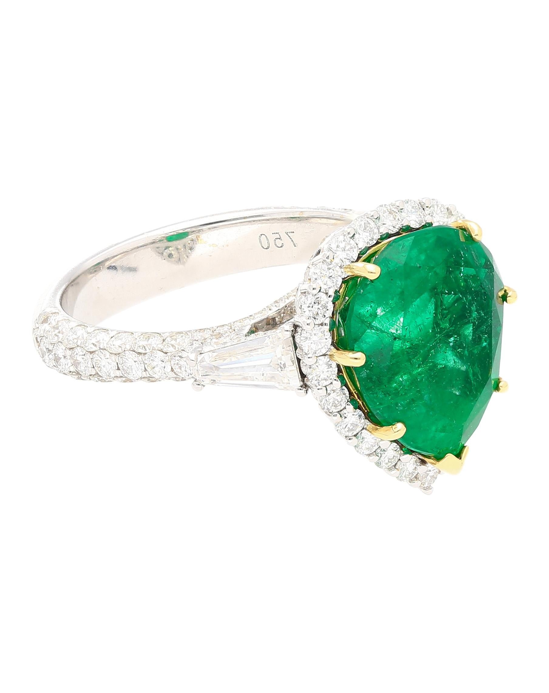 Modern 5.12 Carat Vivid Green Pear Cut Colombian Emerald and Diamond Ring in 18K Gold For Sale