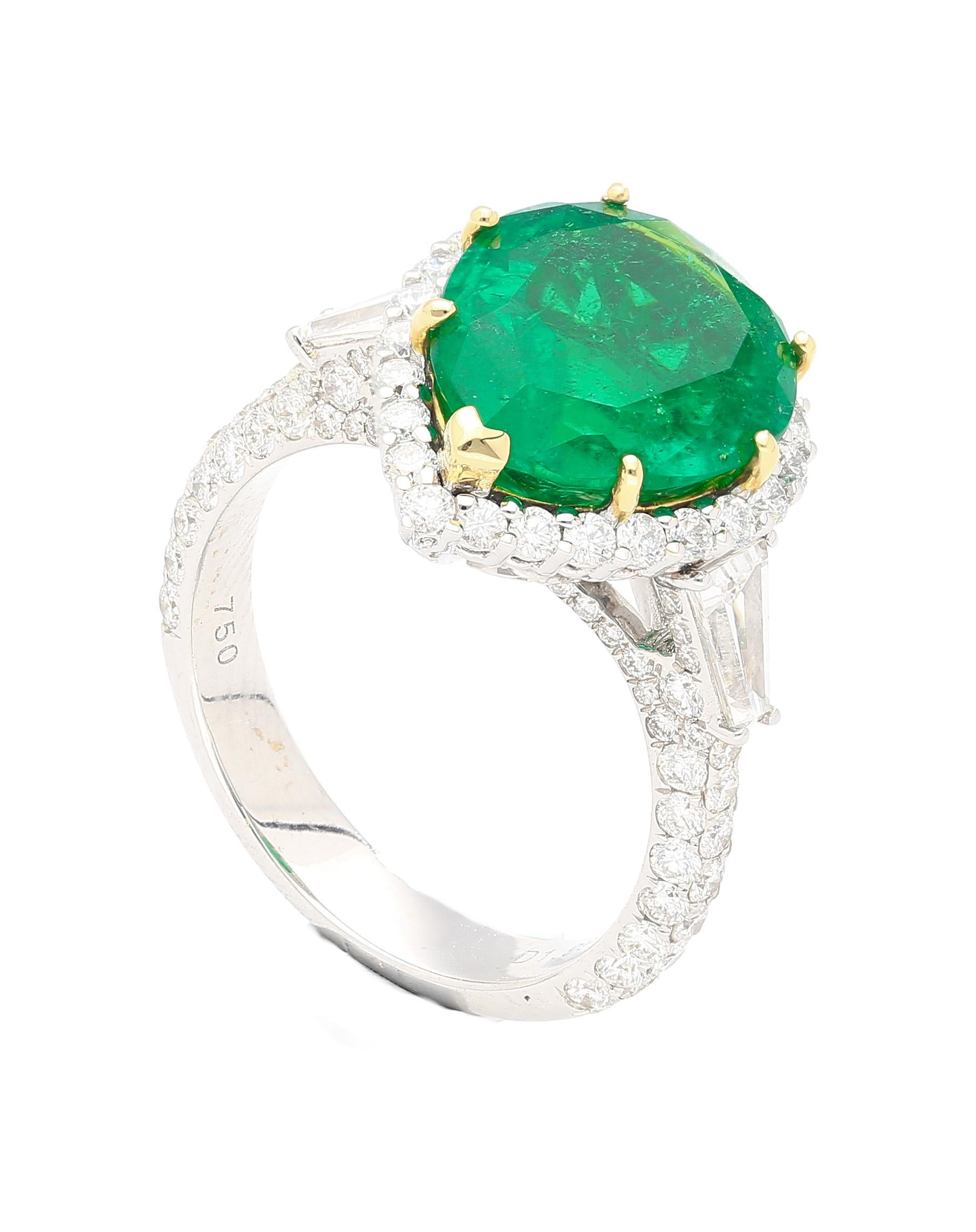 5.12 Carat Vivid Green Pear Cut Colombian Emerald and Diamond Ring in 18K Gold For Sale 1