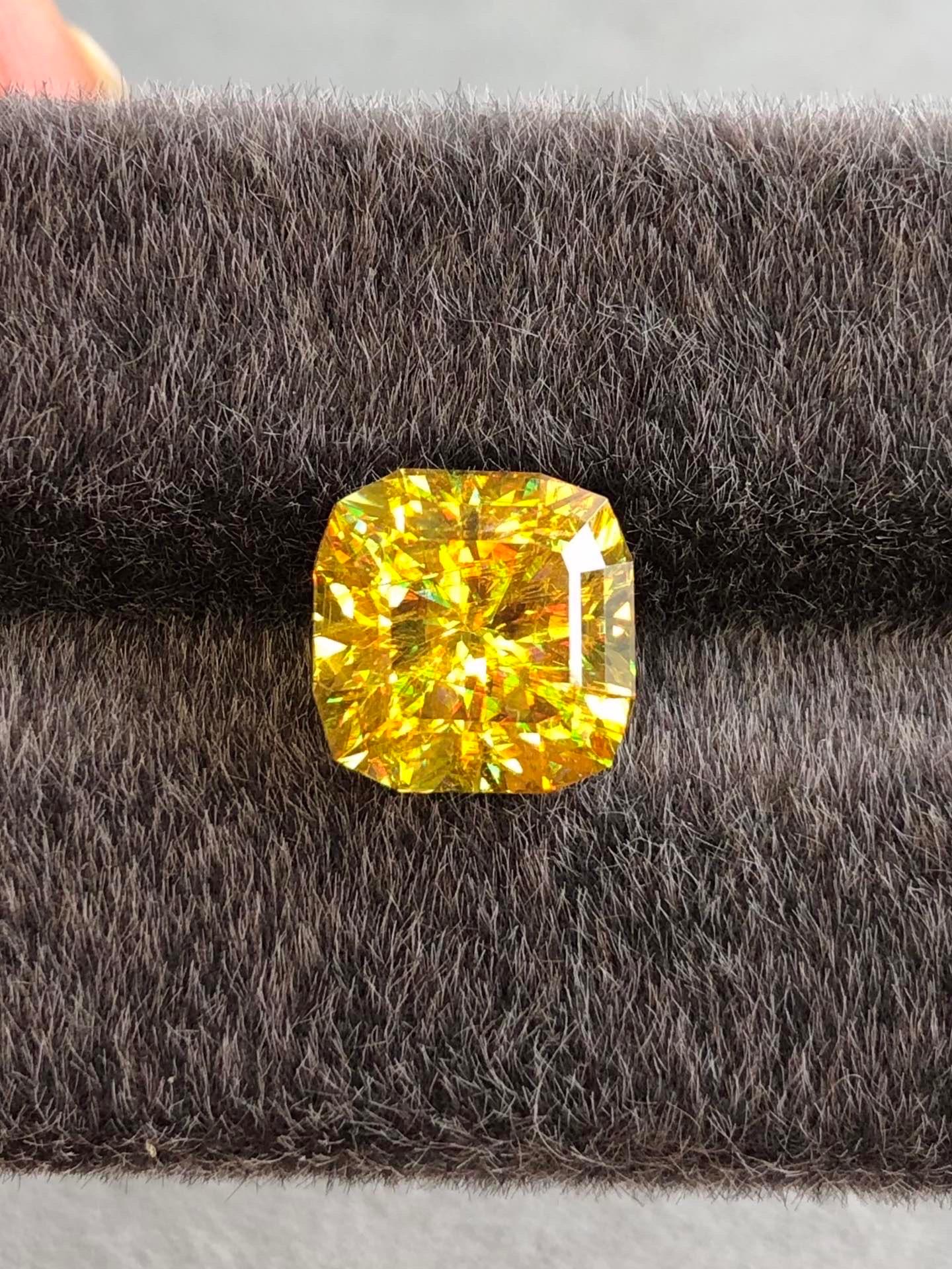 5.12 Ct Natürlich  Sphene Hochpräzise Kanarienvogel Farbe Madagaskar Edelstein für Damen oder Herren im Angebot