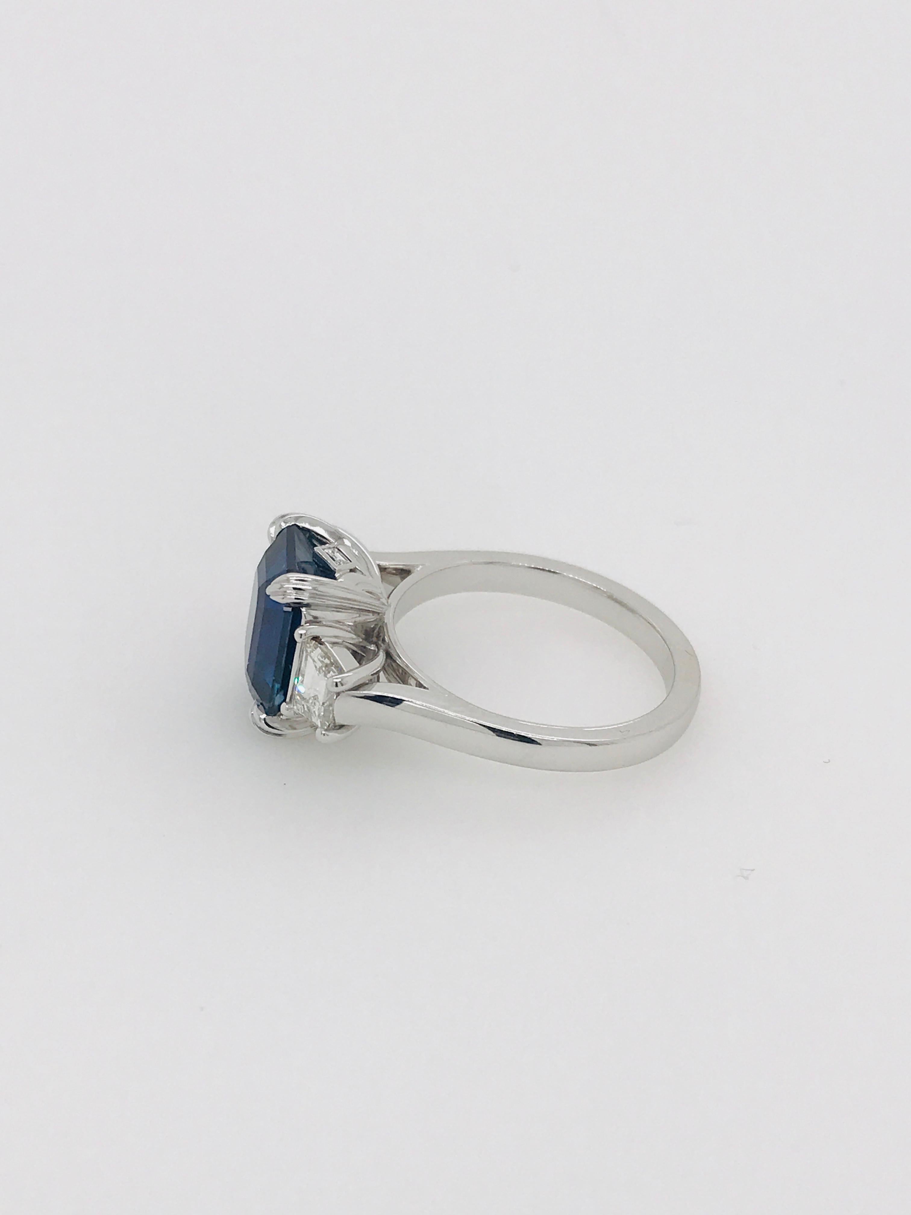 Modern 5.12 Carat Madagascan Sapphire and Trapezoid Diamond Ring in 18 Carat White Gold