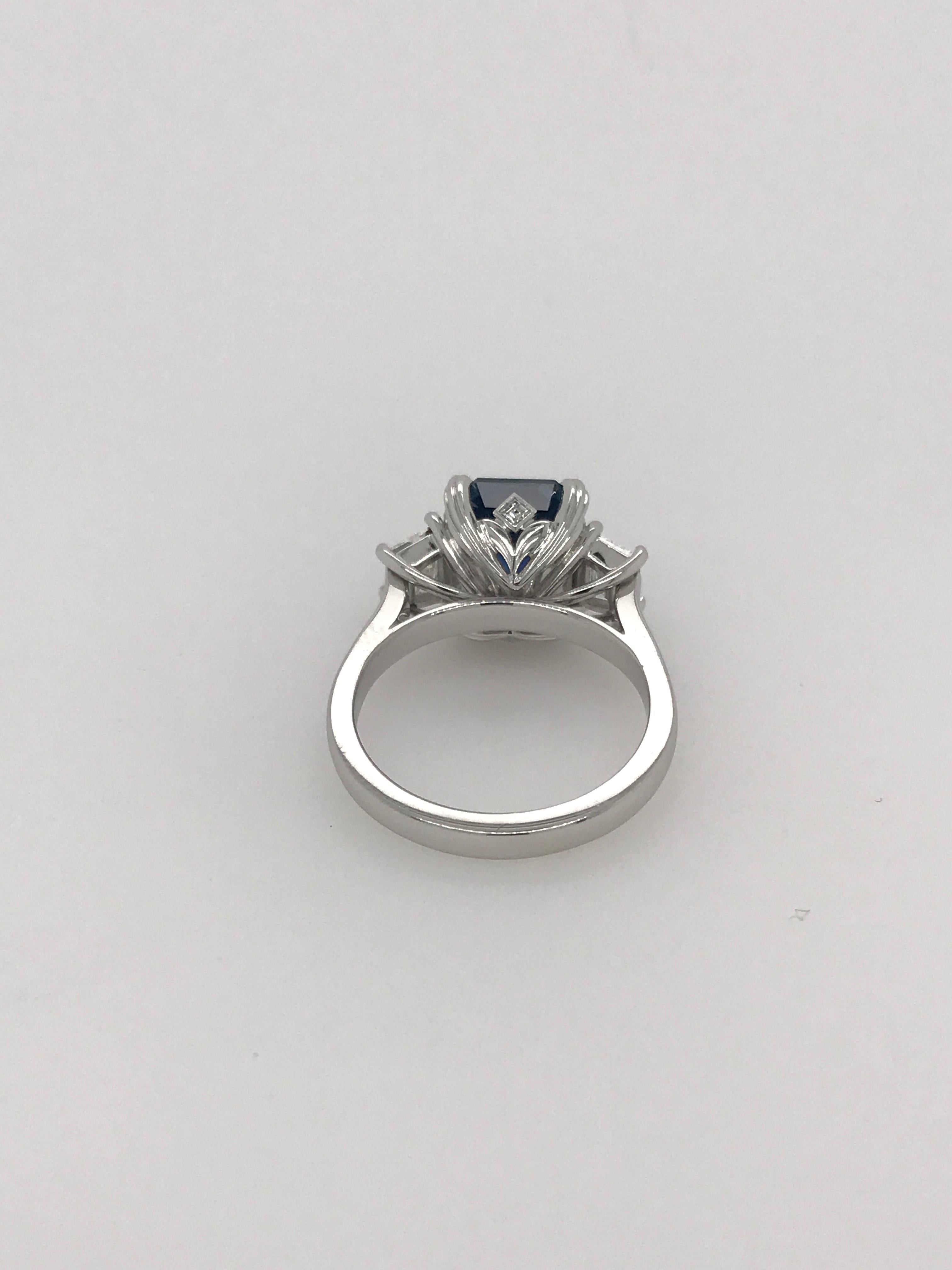 5.12 Carat Madagascan Sapphire and Trapezoid Diamond Ring in 18 Carat White Gold In New Condition In Armadale, Victoria