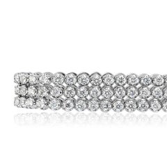 Bracciale da tennis a tre file con diamanti taglio brillante rotondo da 5,12 ct.