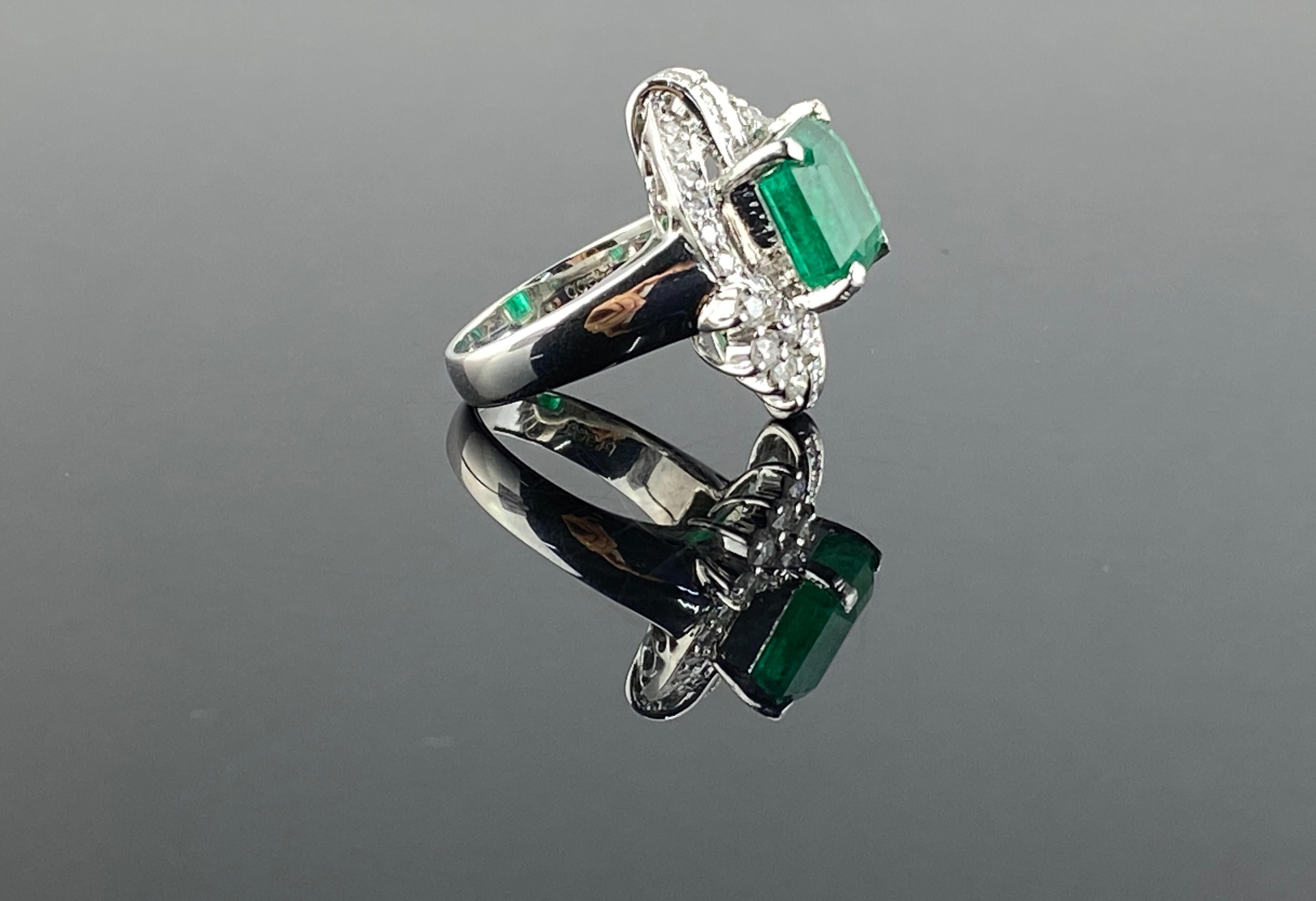 5.13 Carat Emerald and Diamond Cocktail Ring  In New Condition For Sale In Bangkok, Thailand