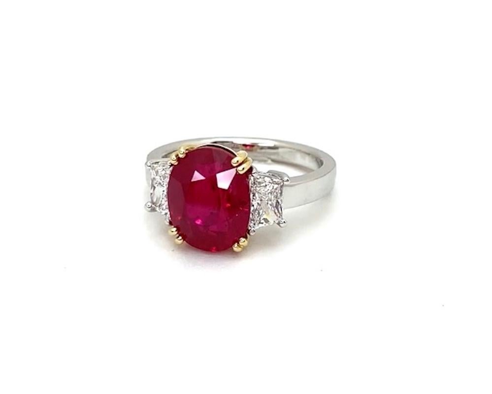 Artisan Bague de fiançailles à 3 pierres en or 18 carats avec rubis et diamants de 5,12 carats certifiés GIA  en vente