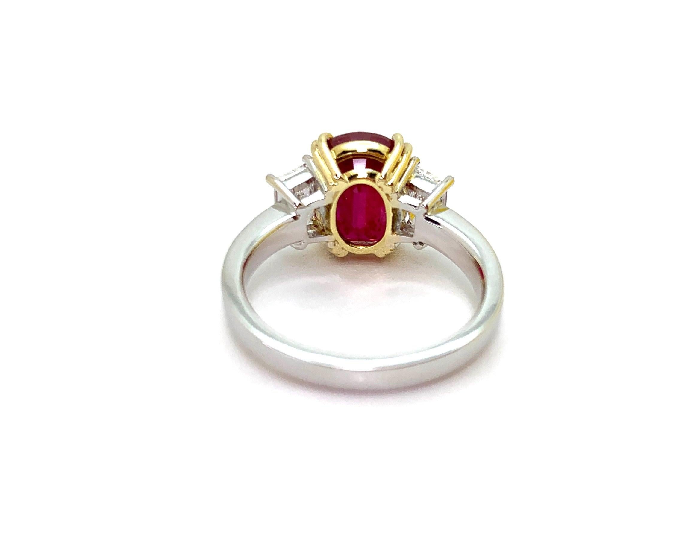 Bague de fiançailles à 3 pierres en or 18 carats avec rubis et diamants de 5,12 carats certifiés GIA  Neuf - En vente à Los Angeles, CA