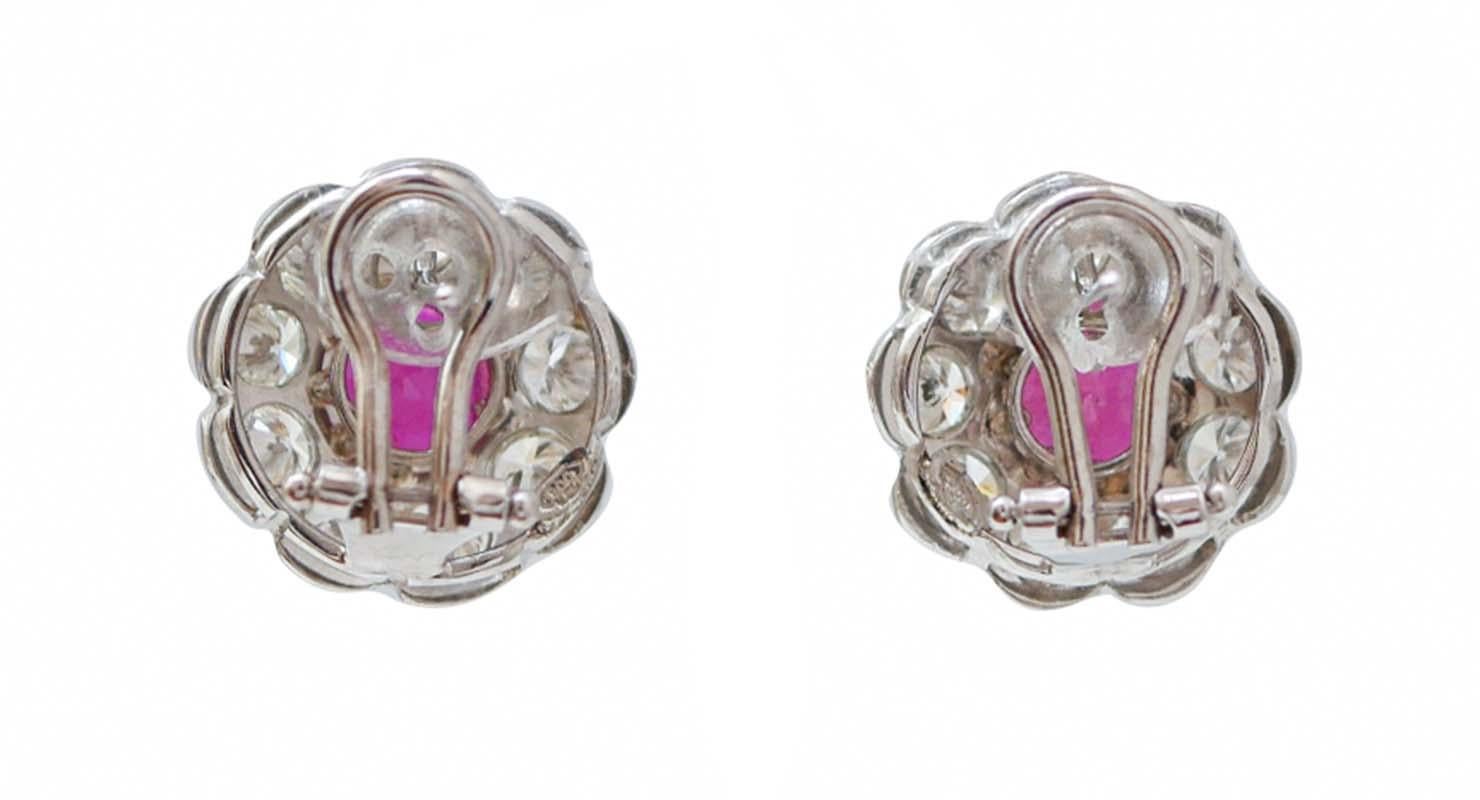 Rétro Boucles d'oreilles de 5,13 carats de diamants, rubis, platine et or blanc 18 carats. en vente